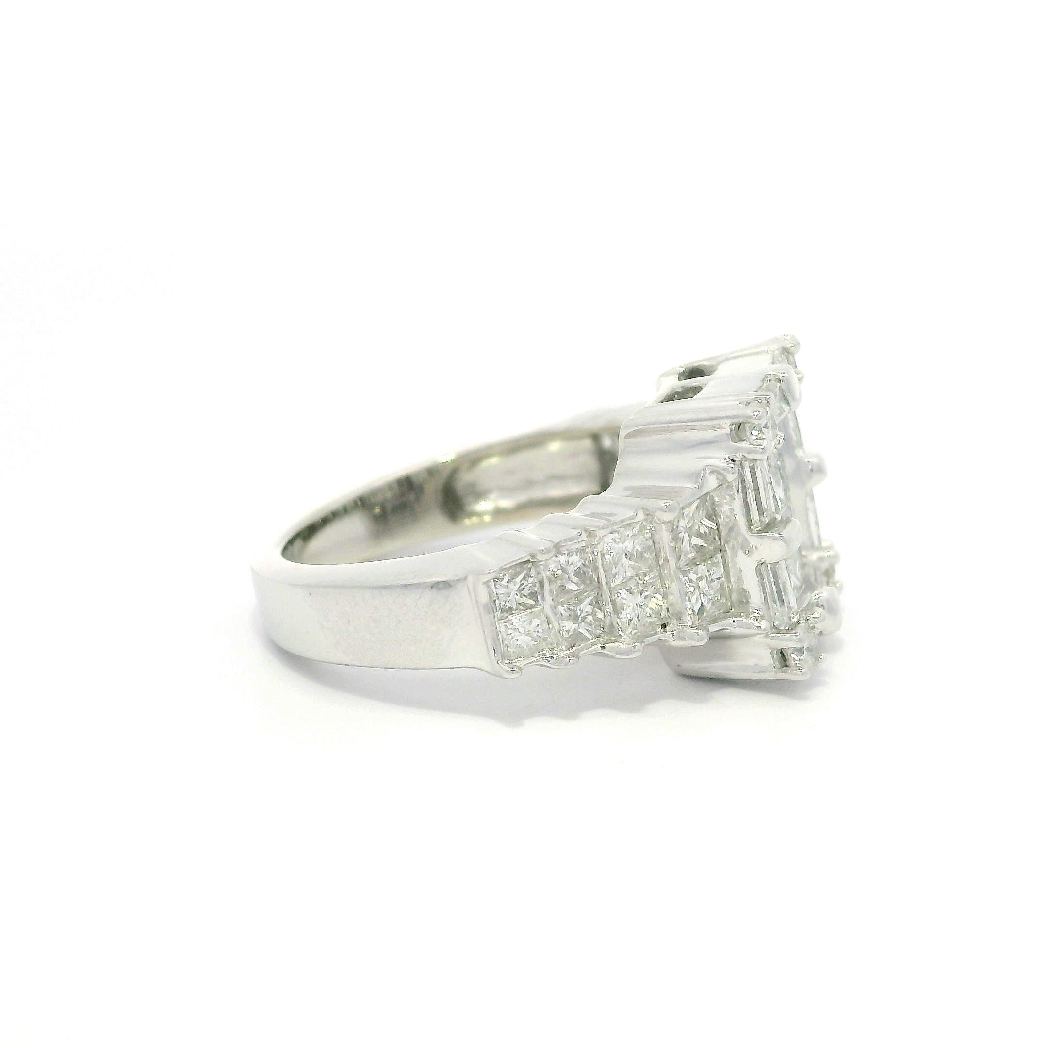 14k Weißgold 2,65ctw Prinzessin Baguette & Runde Diamant Substantielle Ring im Angebot 5