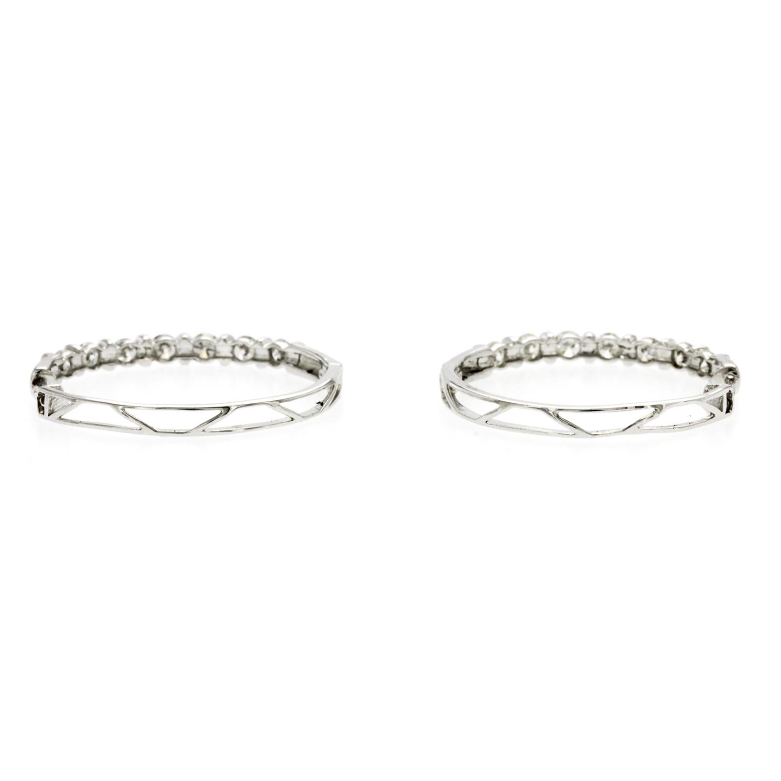 14k White Gold Diamonds Hoop Earrings In Excellent Condition For Sale In Los Angeles, CA