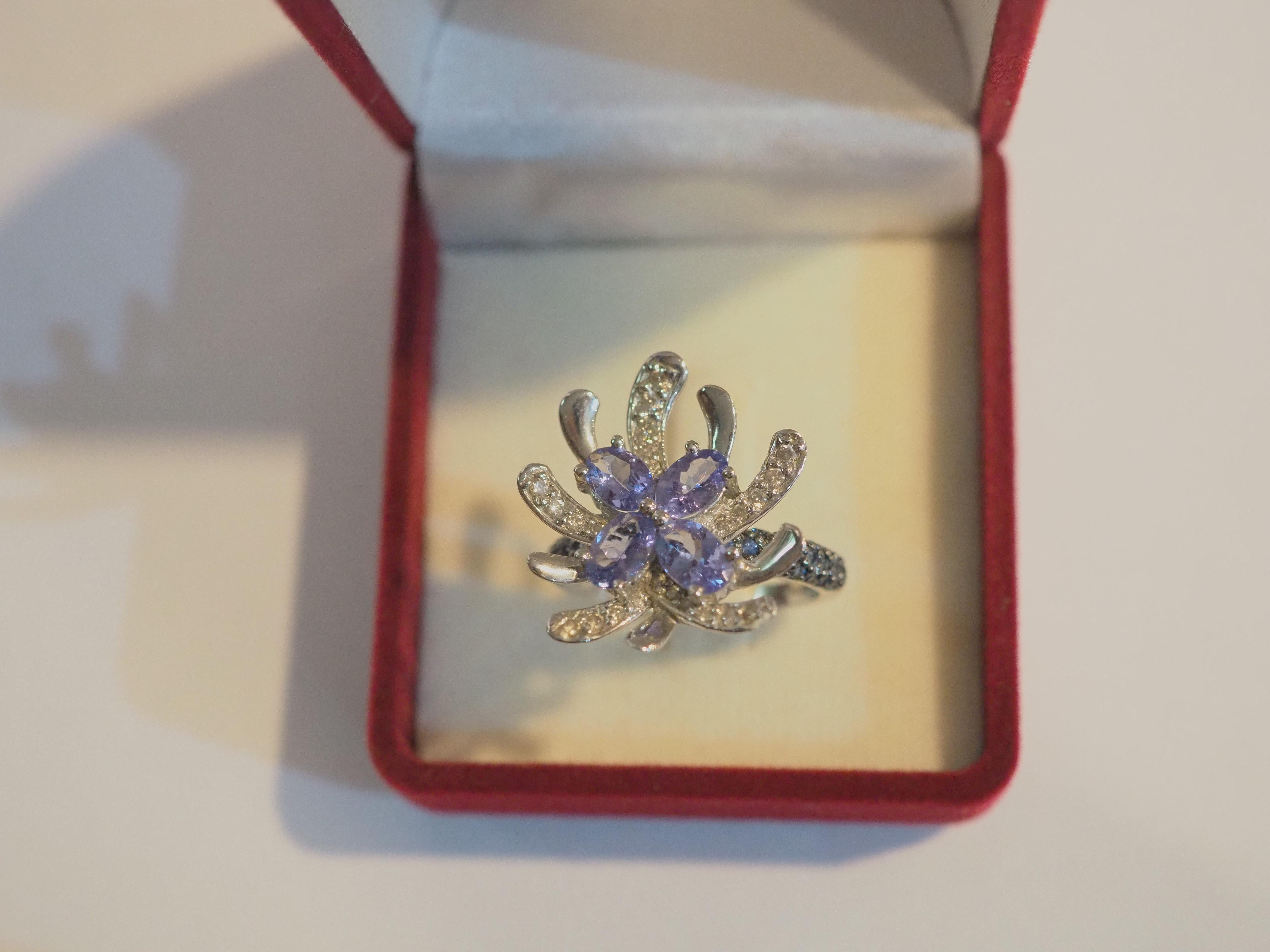 14K White Gold 2.74ctw Tanzanite, Sapphire & Diamond Flower Cluster Ring For Sale 2