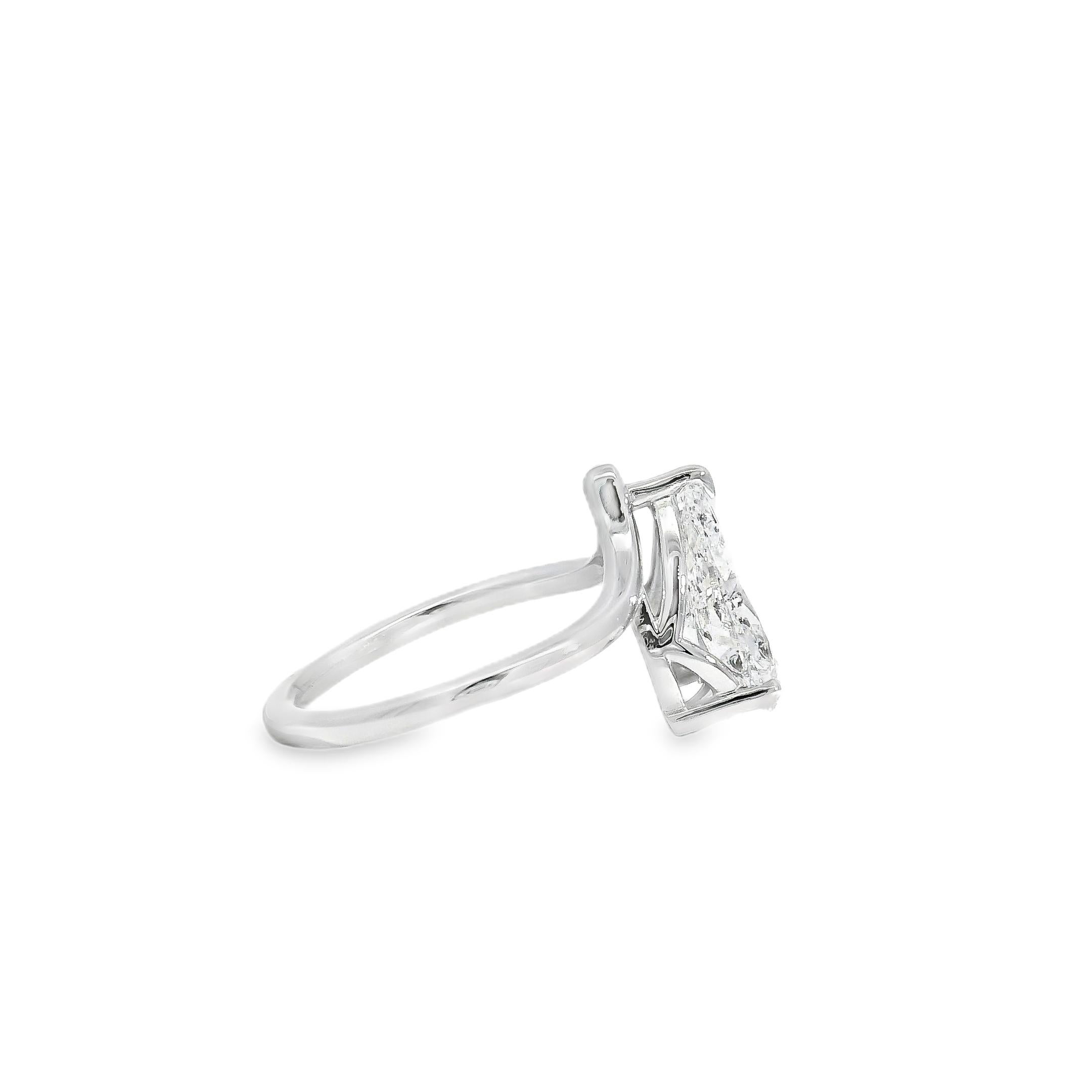 Bague de fiançailles en or blanc 14k 2,88ct diamant taille poire en vente 10