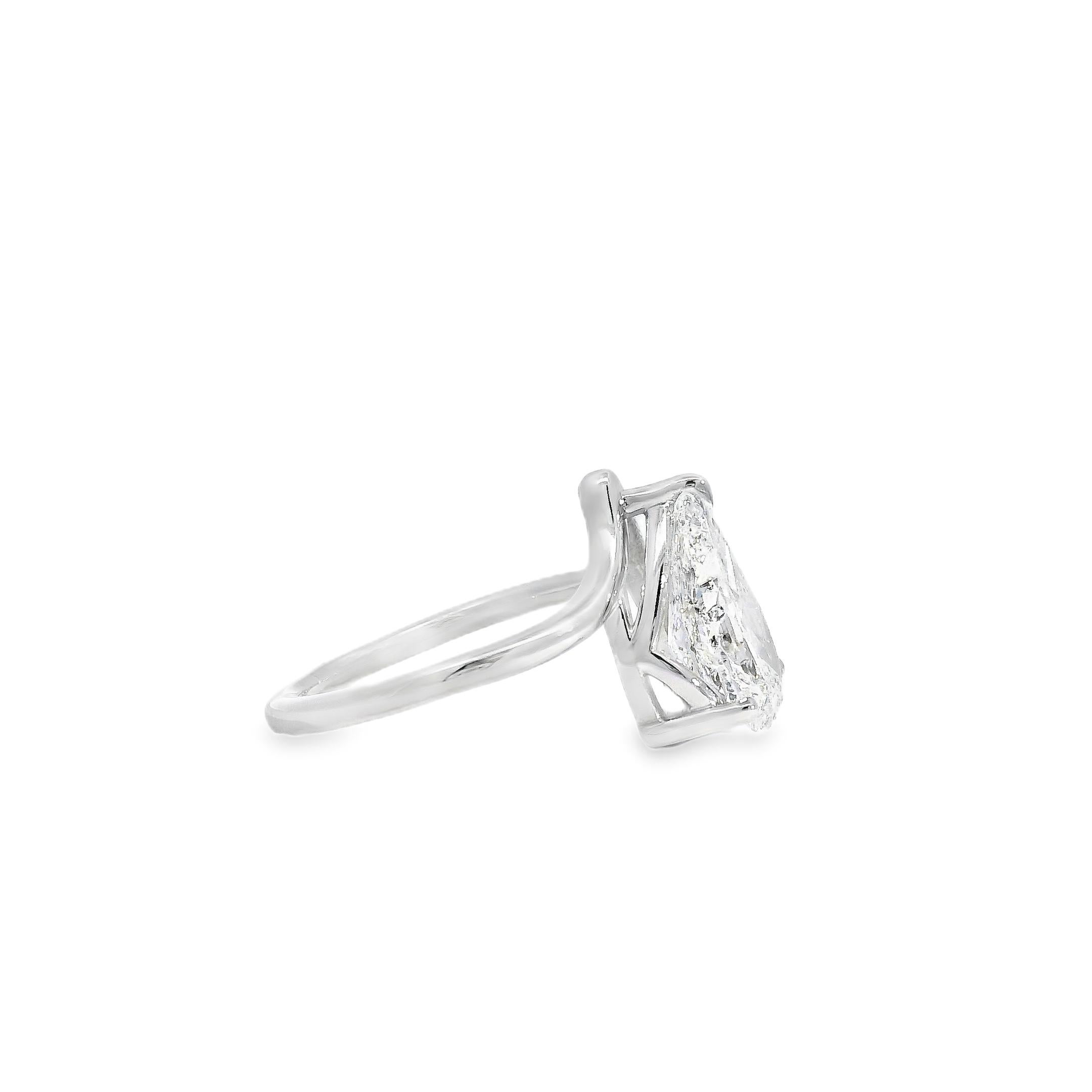 Bague de fiançailles en or blanc 14k 2,88ct diamant taille poire en vente 11