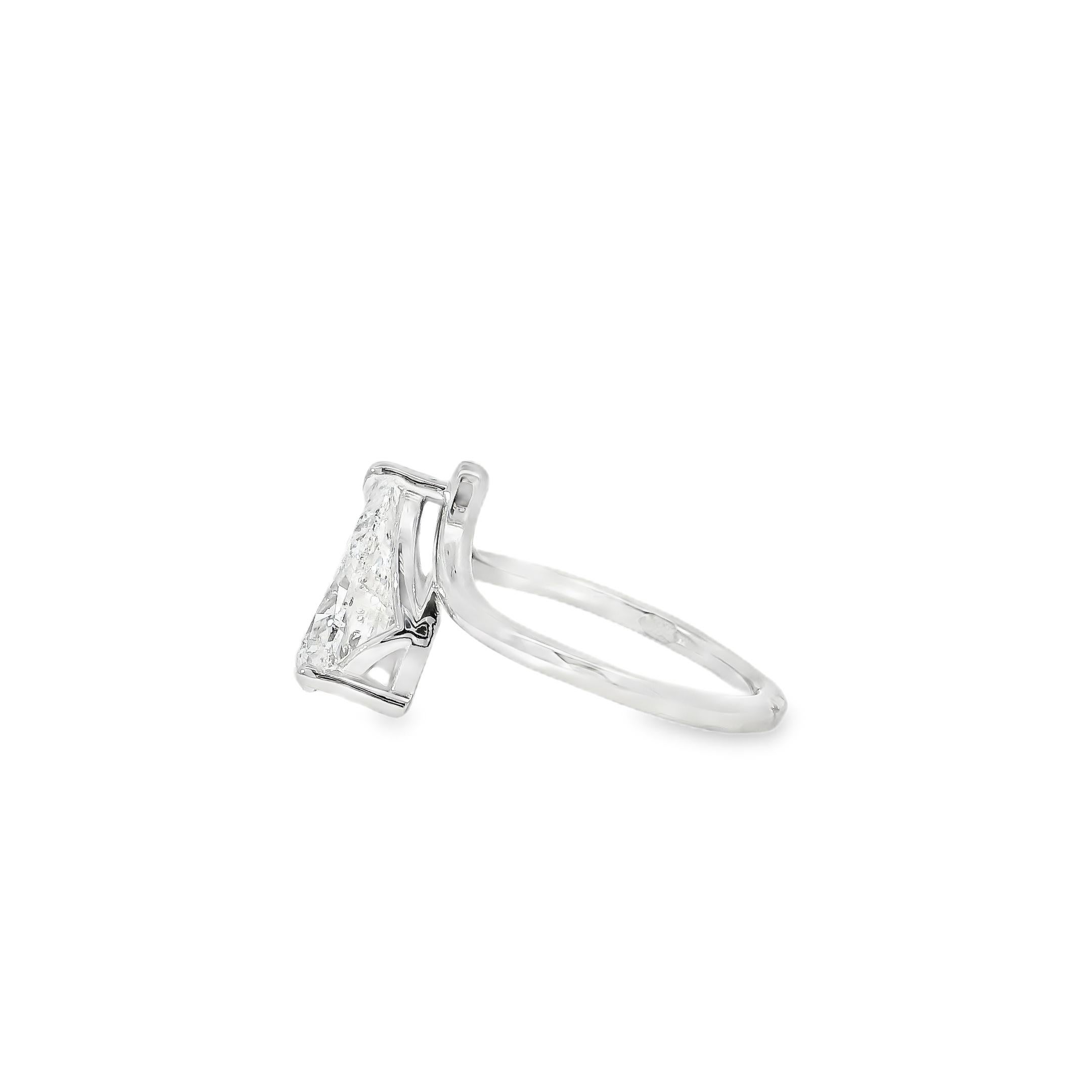 Bague de fiançailles en or blanc 14k 2,88ct diamant taille poire en vente 2