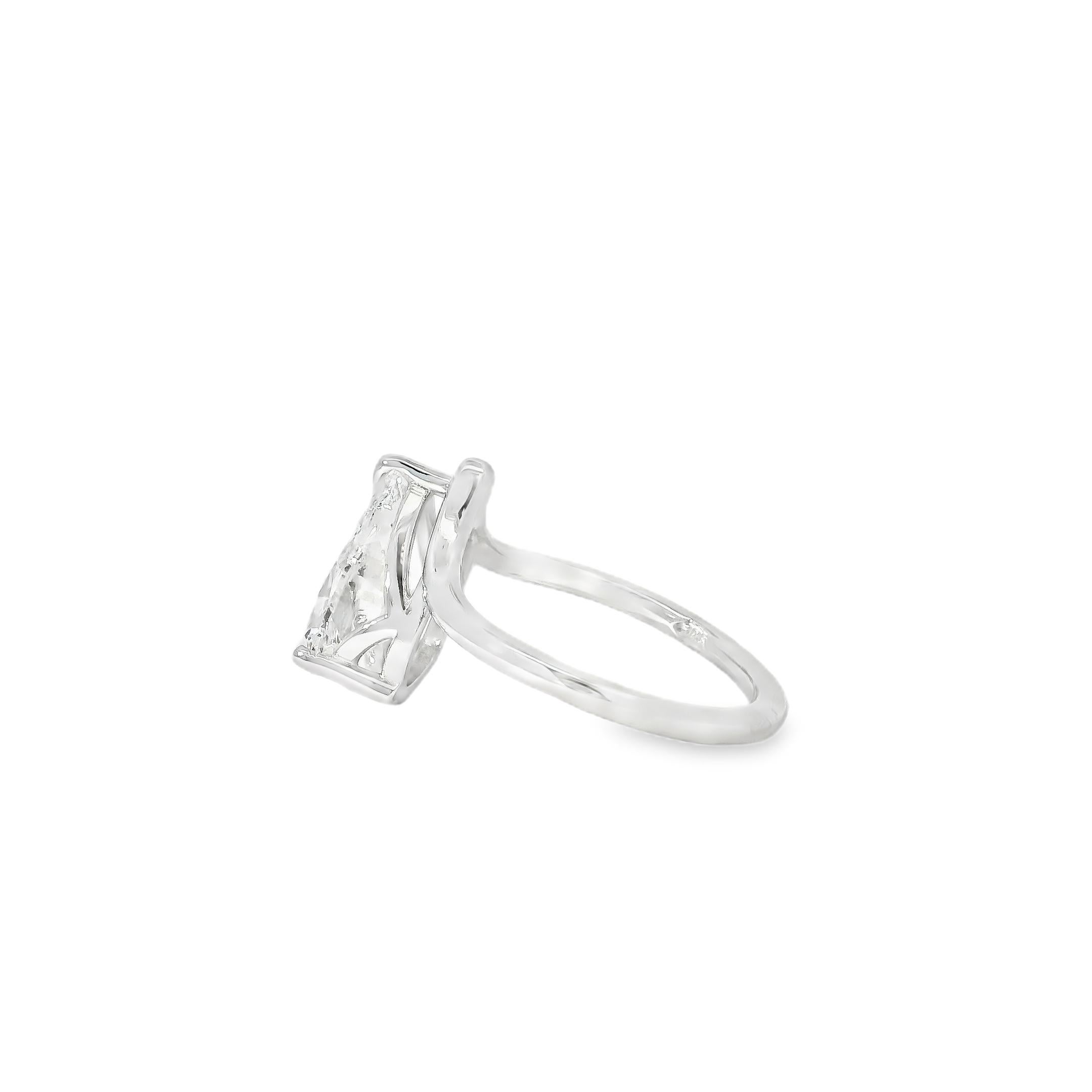 Bague de fiançailles en or blanc 14k 2,88ct diamant taille poire en vente 3