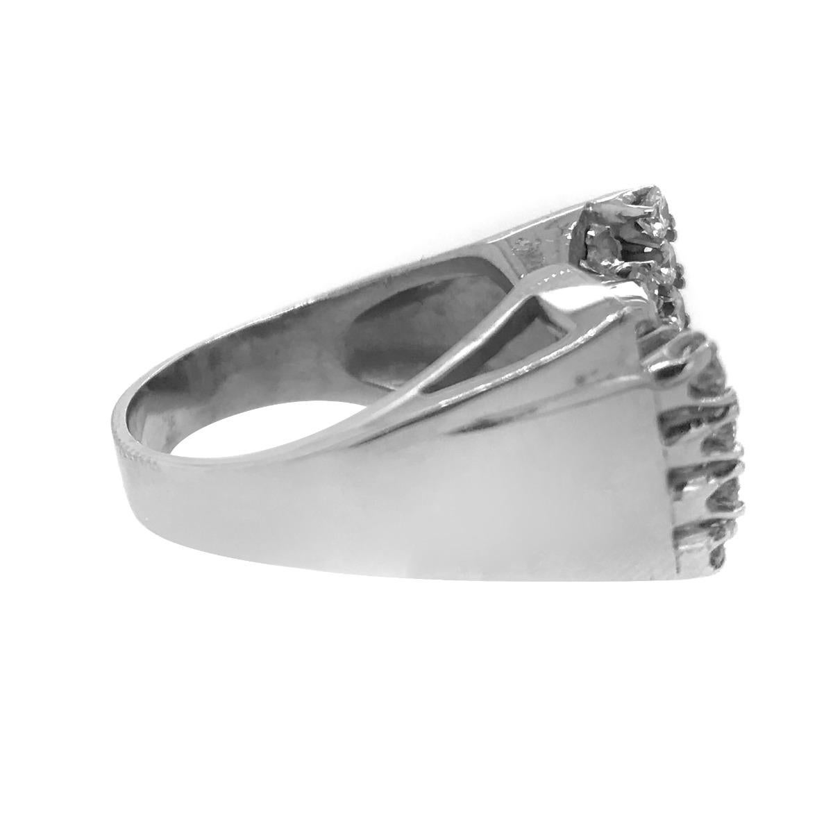 14 Karat White Gold 2 Carat Diamonds 1960s Cocktail Ring In Good Condition For Sale In New York, NY