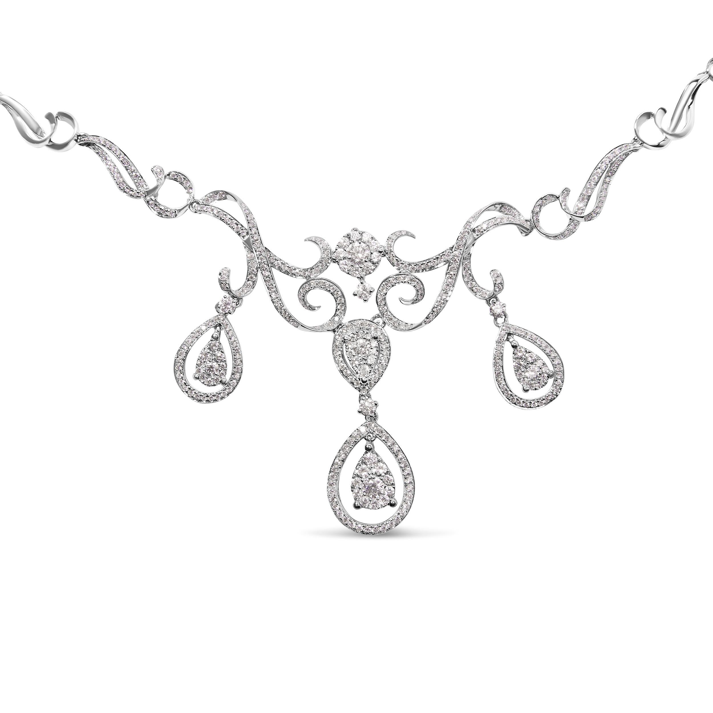 Voici une expression opulente de l'élégance et de la sophistication pour la femme moderne - un luxueux collier de diamants de couleur G-H et de pureté SI1-SI2, qui constitue le complément idéal de toute collection de beaux bijoux. Conçu pour