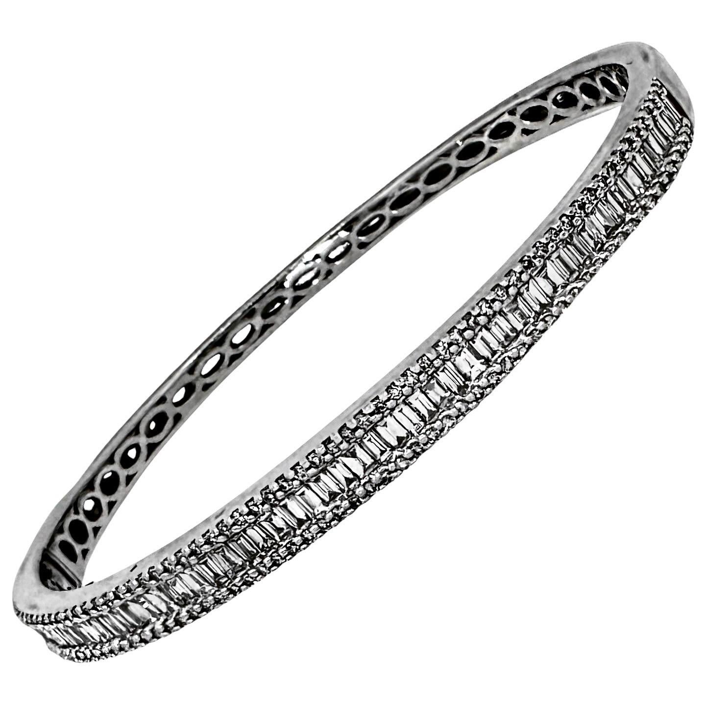 14K Weißgold 3/16 Zoll breite elegante Diamant-Armspange von Designer Effe im Angebot