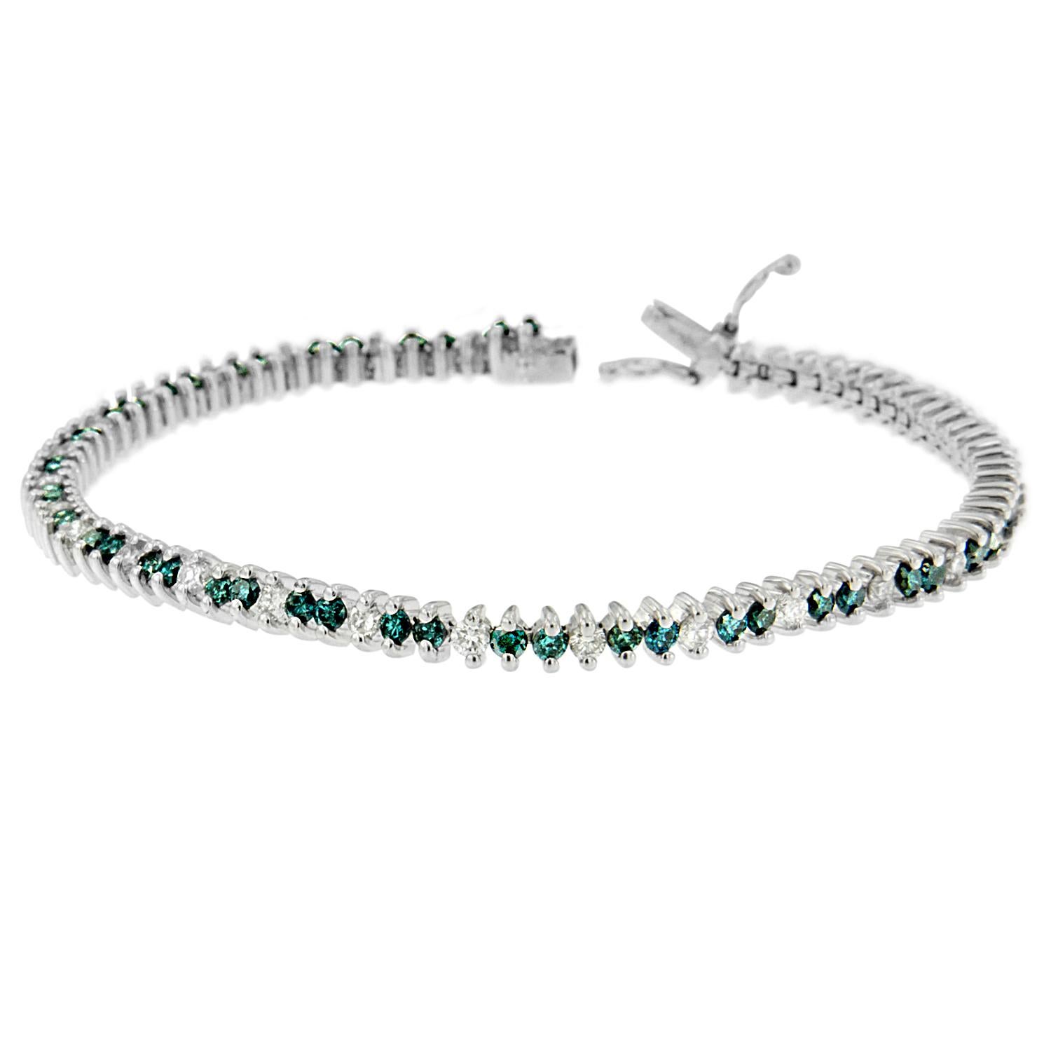 Pulsera de tenis de oro blanco de 14 quilates con 3 3/4 ct.TDW de diamantes azules tratados 'H-I, SI1-SI2 Corte brillante en venta