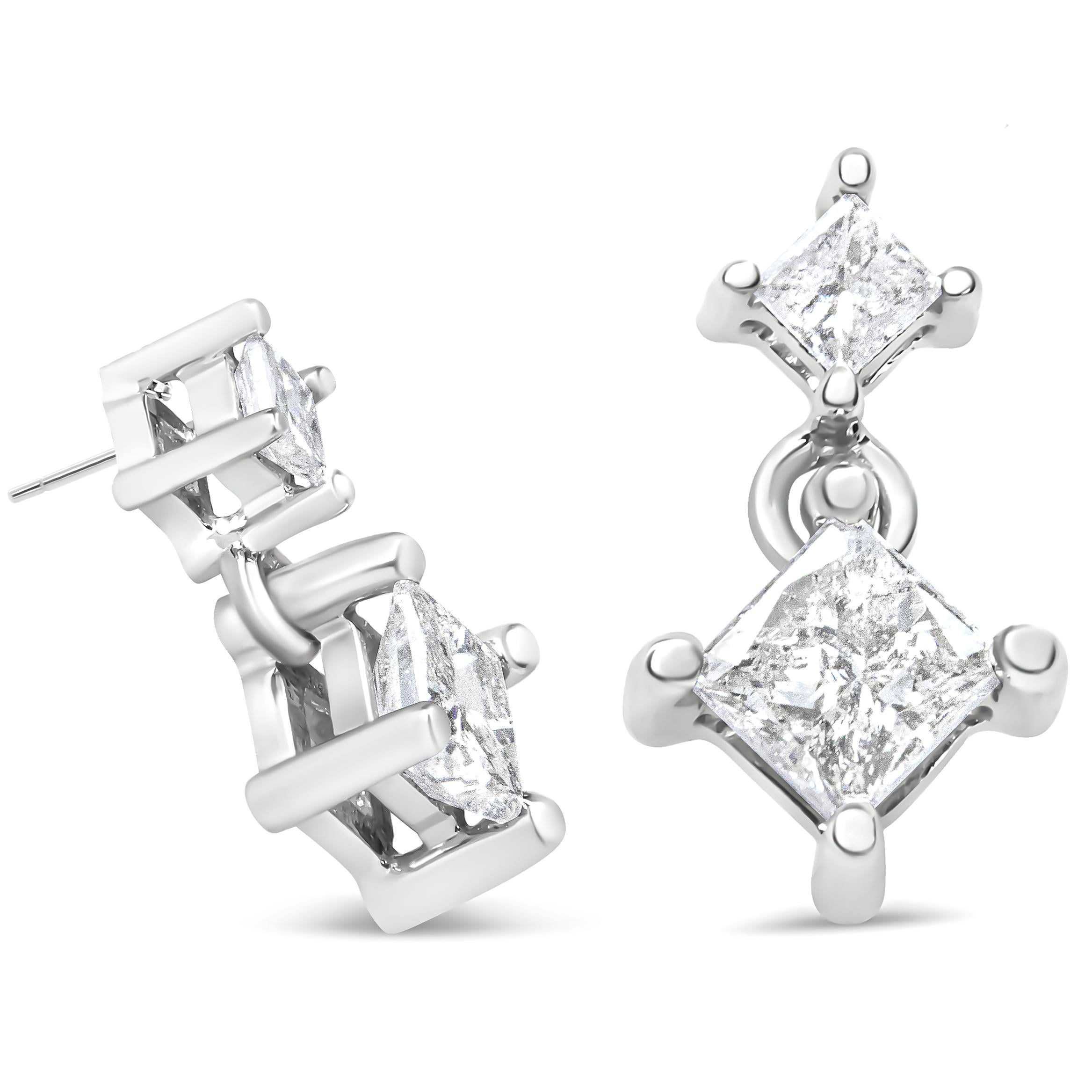 Contemporaneo Orecchini a goccia in oro bianco 14K con doppio diamante da 3/8 di carato e 2 pietre a penzoloni in vendita