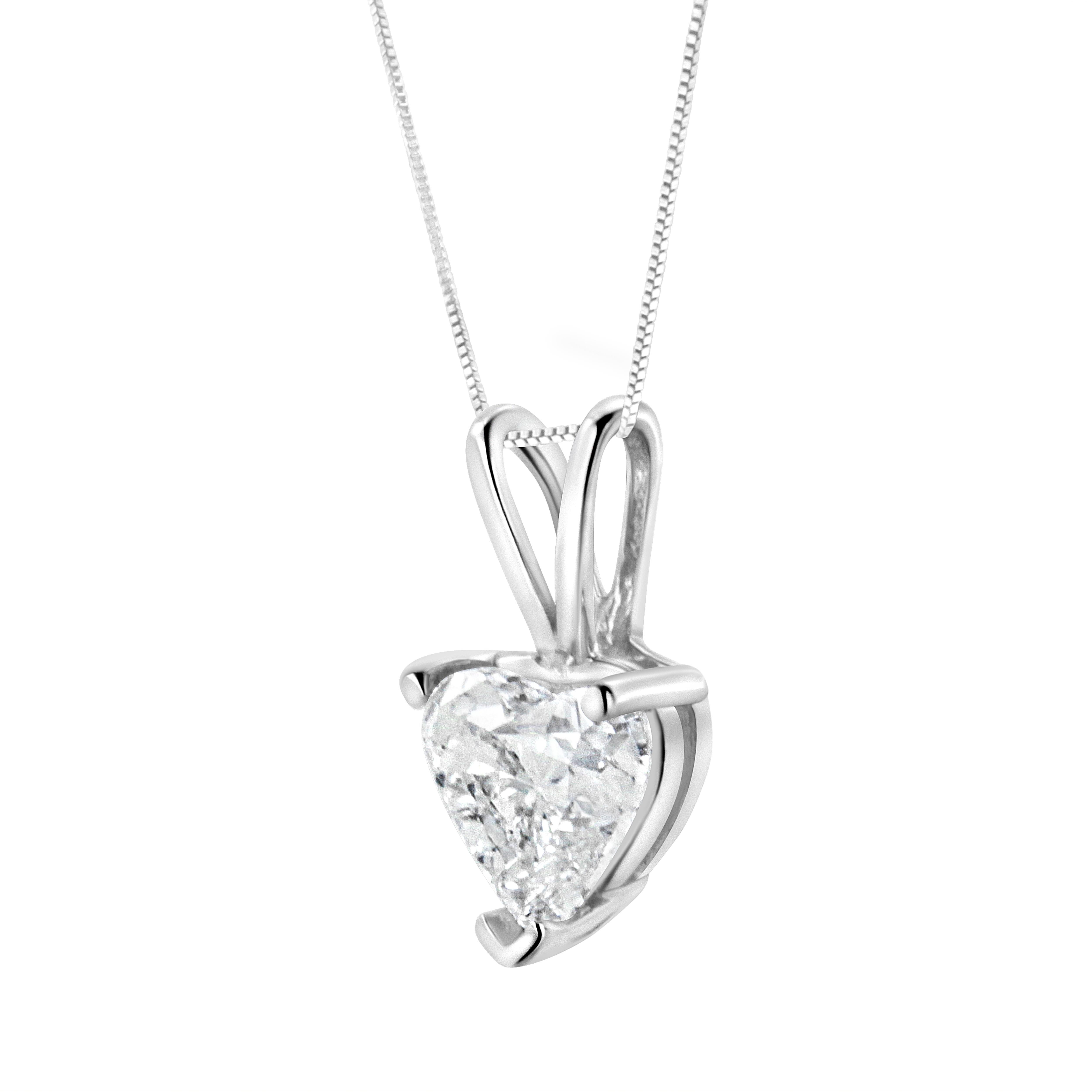 Mouvement esthétique Collier pendentif solitaire en forme de cœur en or blanc 14 carats avec diamants de 3/8 carats en vente