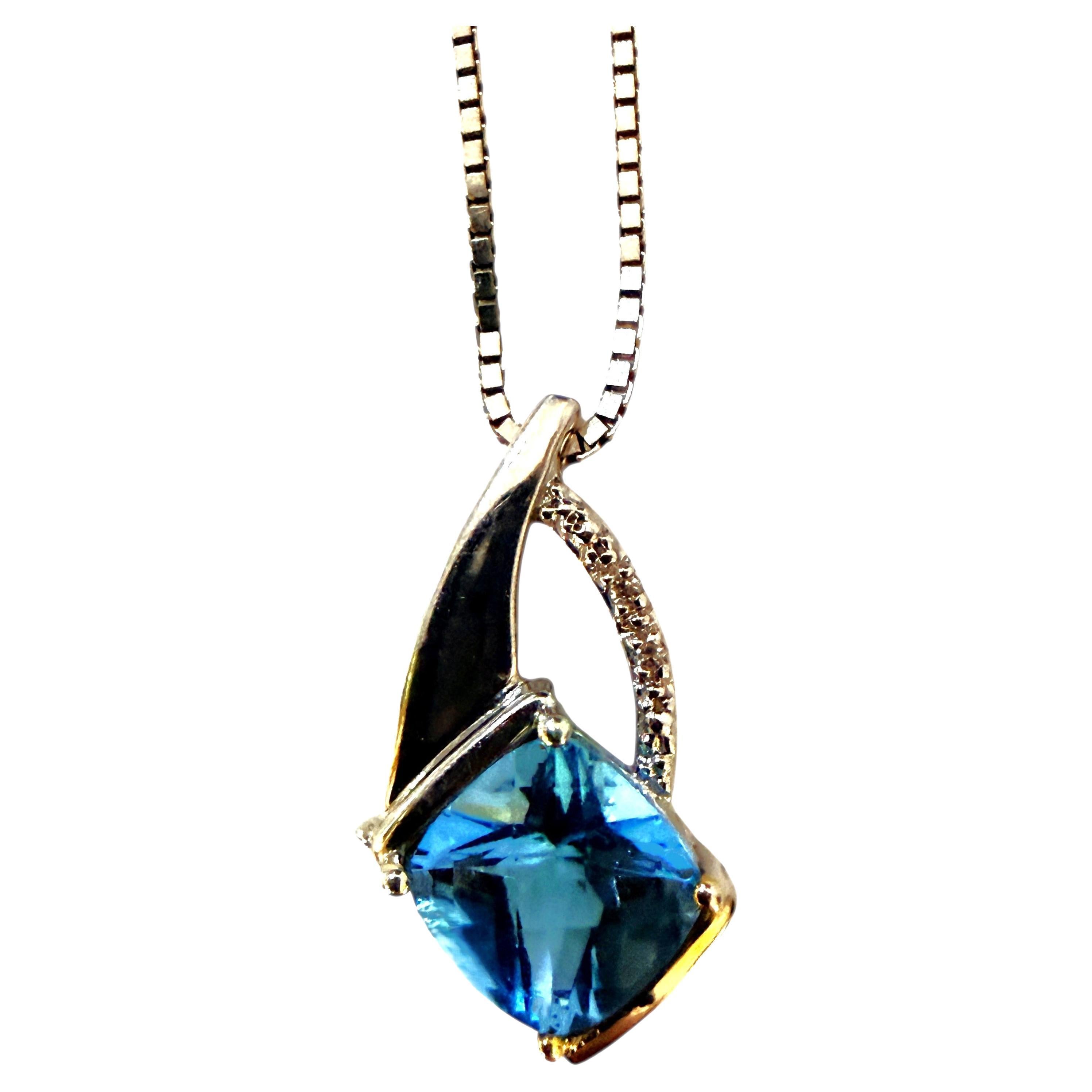 14k White Gold 3 Carat Topaz, Peridot 
Diamond Pendant Necklace 20" en venta