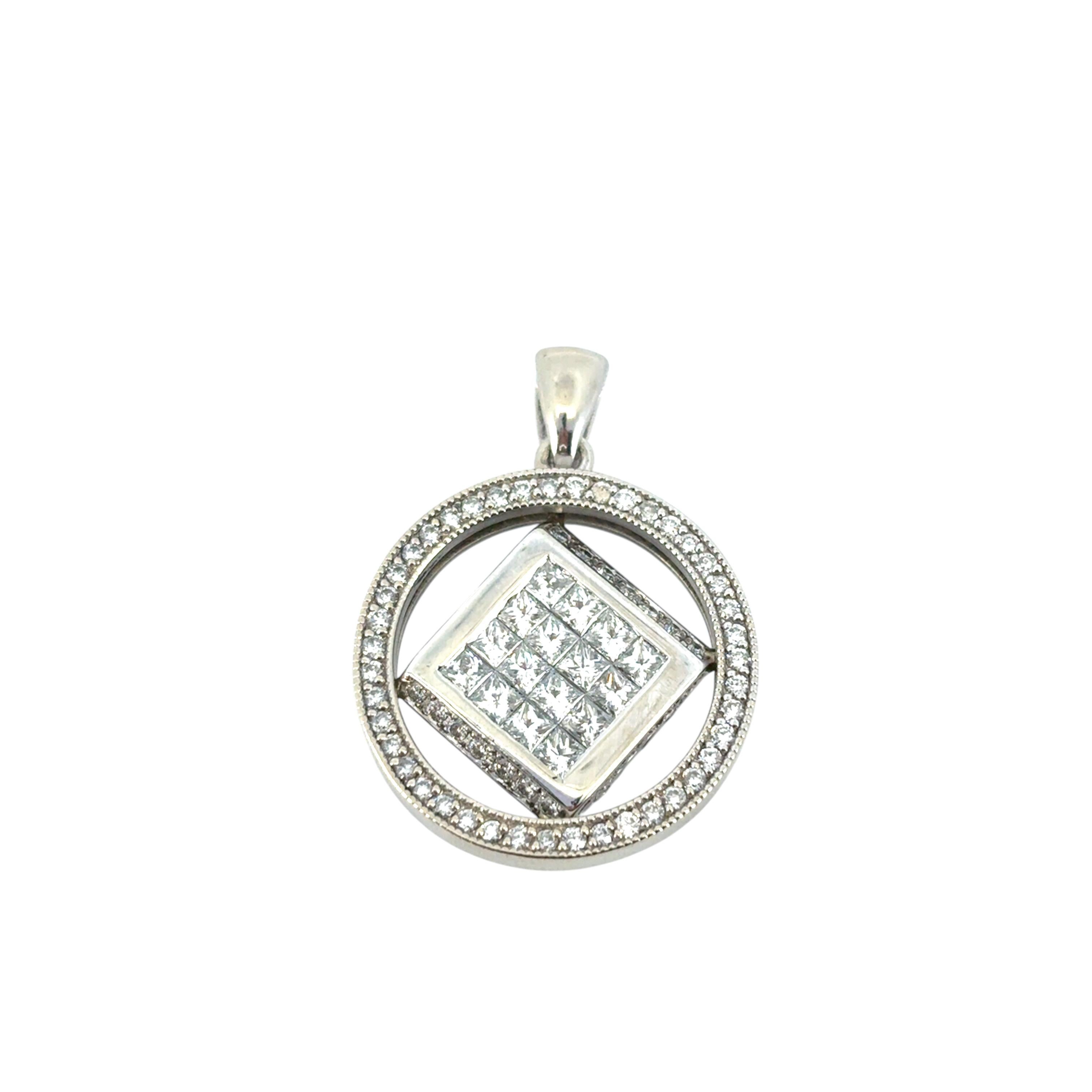 Pendentif halo central en or blanc 14k avec diamant naturel 3 ctw en vente 6