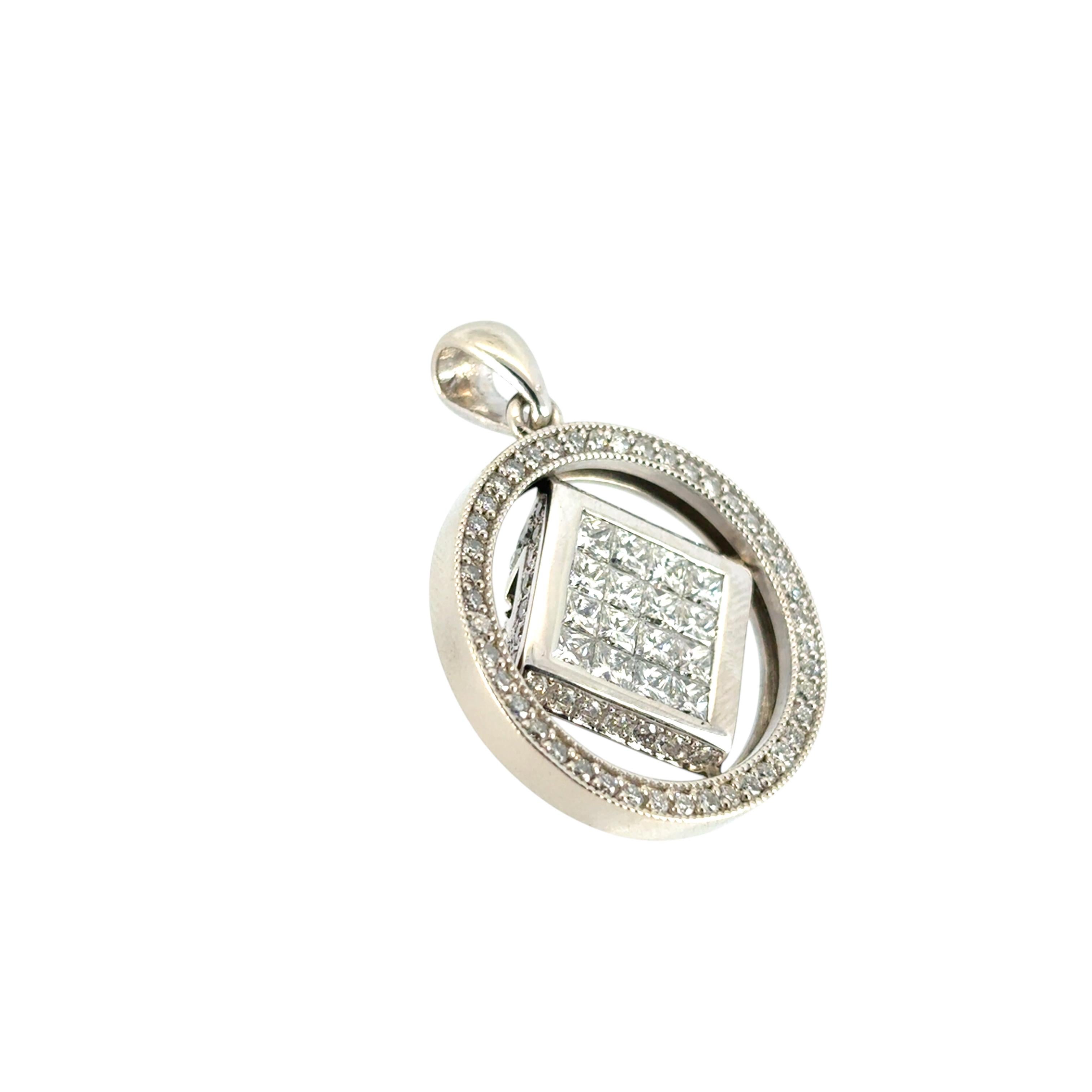Moderne Pendentif halo central en or blanc 14k avec diamant naturel 3 ctw en vente