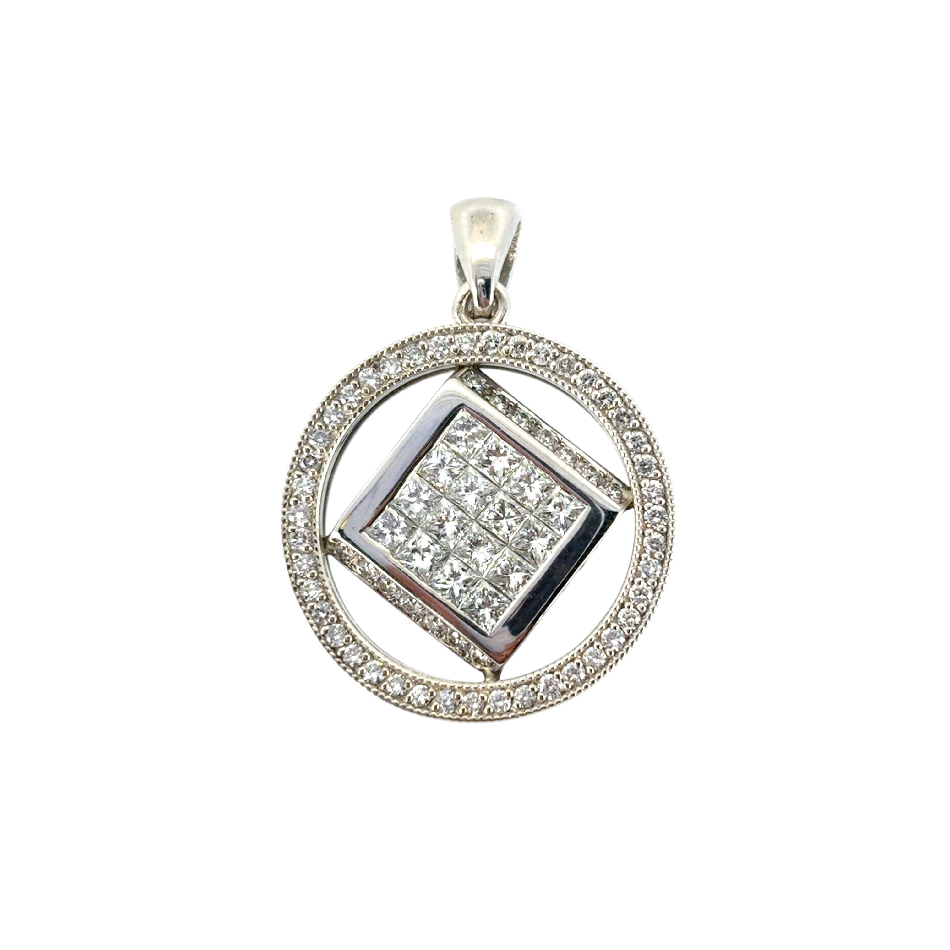 Pendentif halo central en or blanc 14k avec diamant naturel 3 ctw Excellent état - En vente à Boca Raton, FL