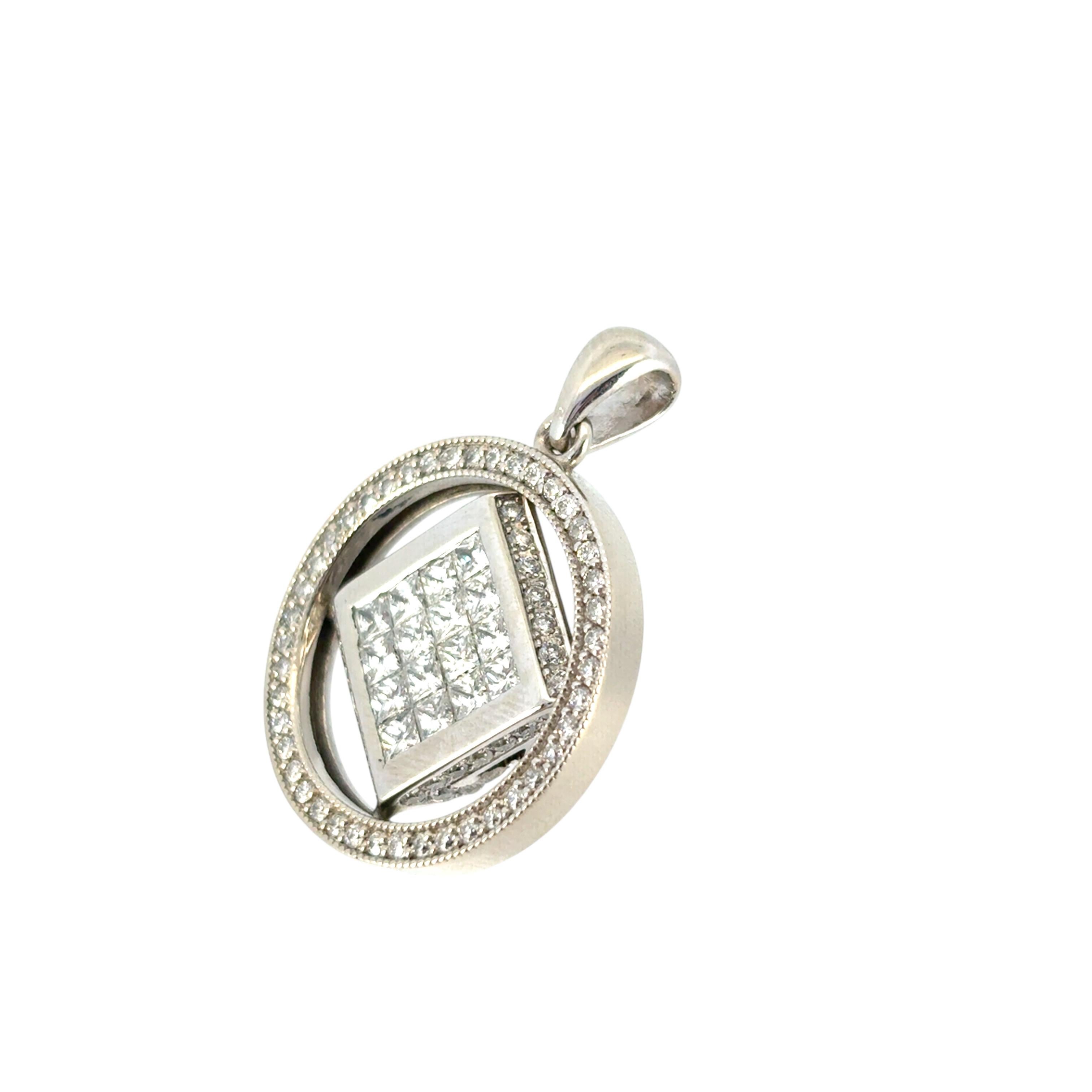 Pendentif halo central en or blanc 14k avec diamant naturel 3 ctw Pour femmes en vente