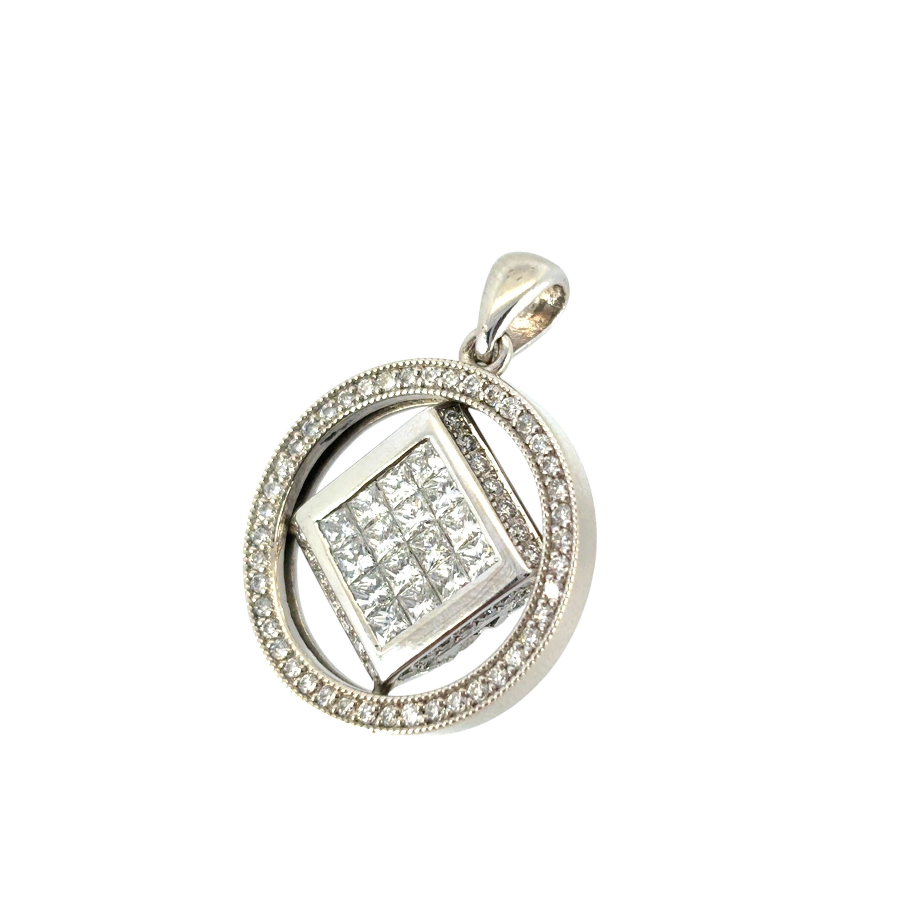 Pendentif halo central en or blanc 14k avec diamant naturel 3 ctw en vente 1