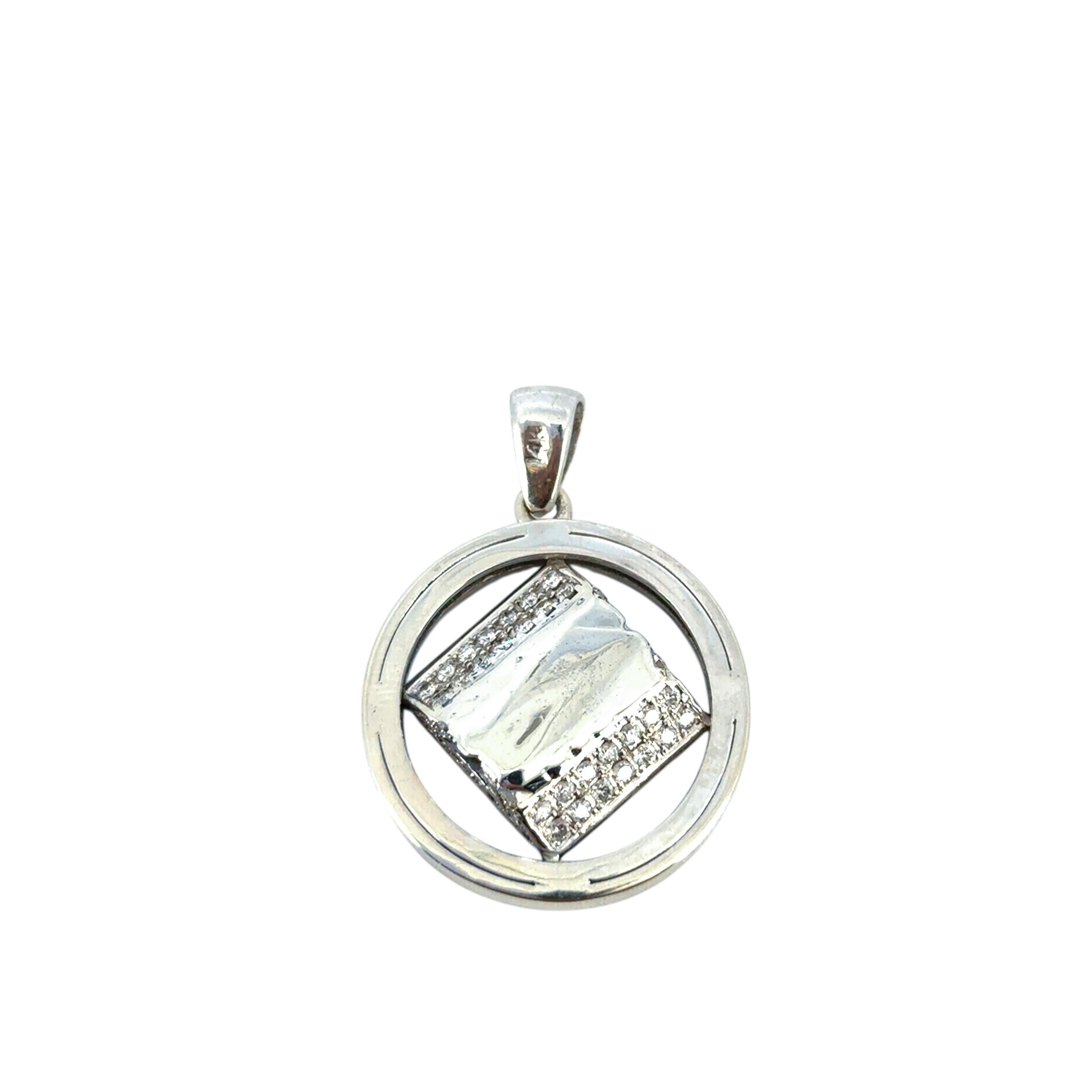 Pendentif halo central en or blanc 14k avec diamant naturel 3 ctw en vente 2