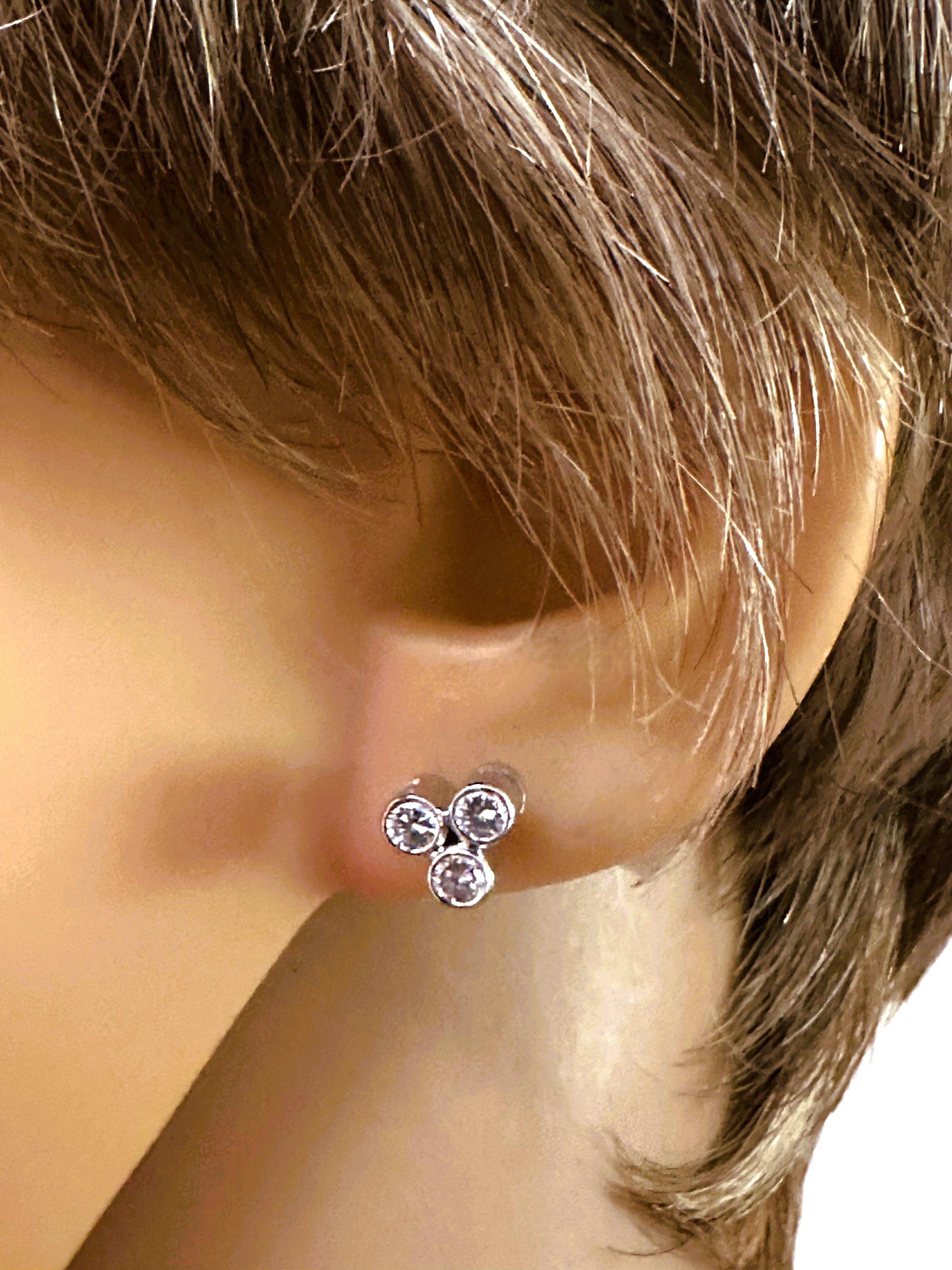 Boucles d'oreilles en or blanc 14k à 3 diamants faites sur mesure avec évaluation Excellent état - En vente à Eagan, MN