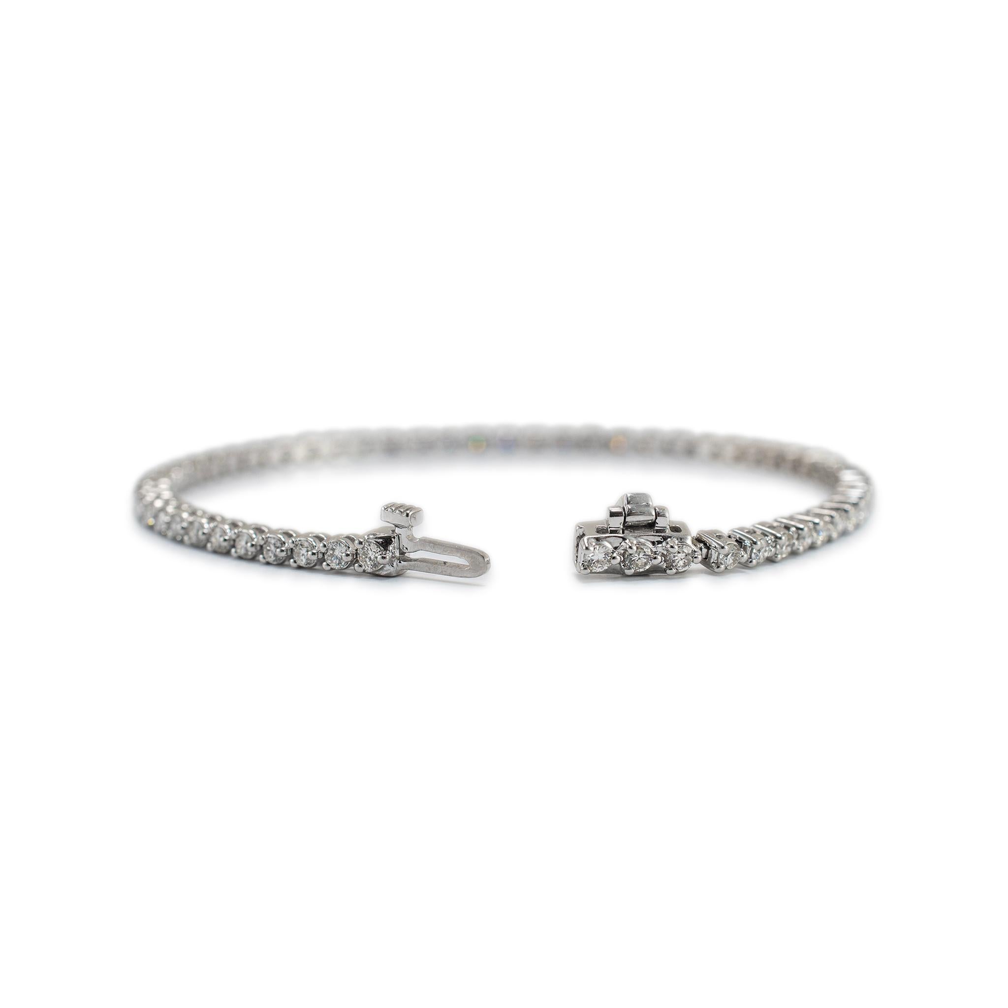Taglio rotondo Bracciale tennis con diamanti a 3 punte da 1,83 carati in oro bianco 14K in vendita