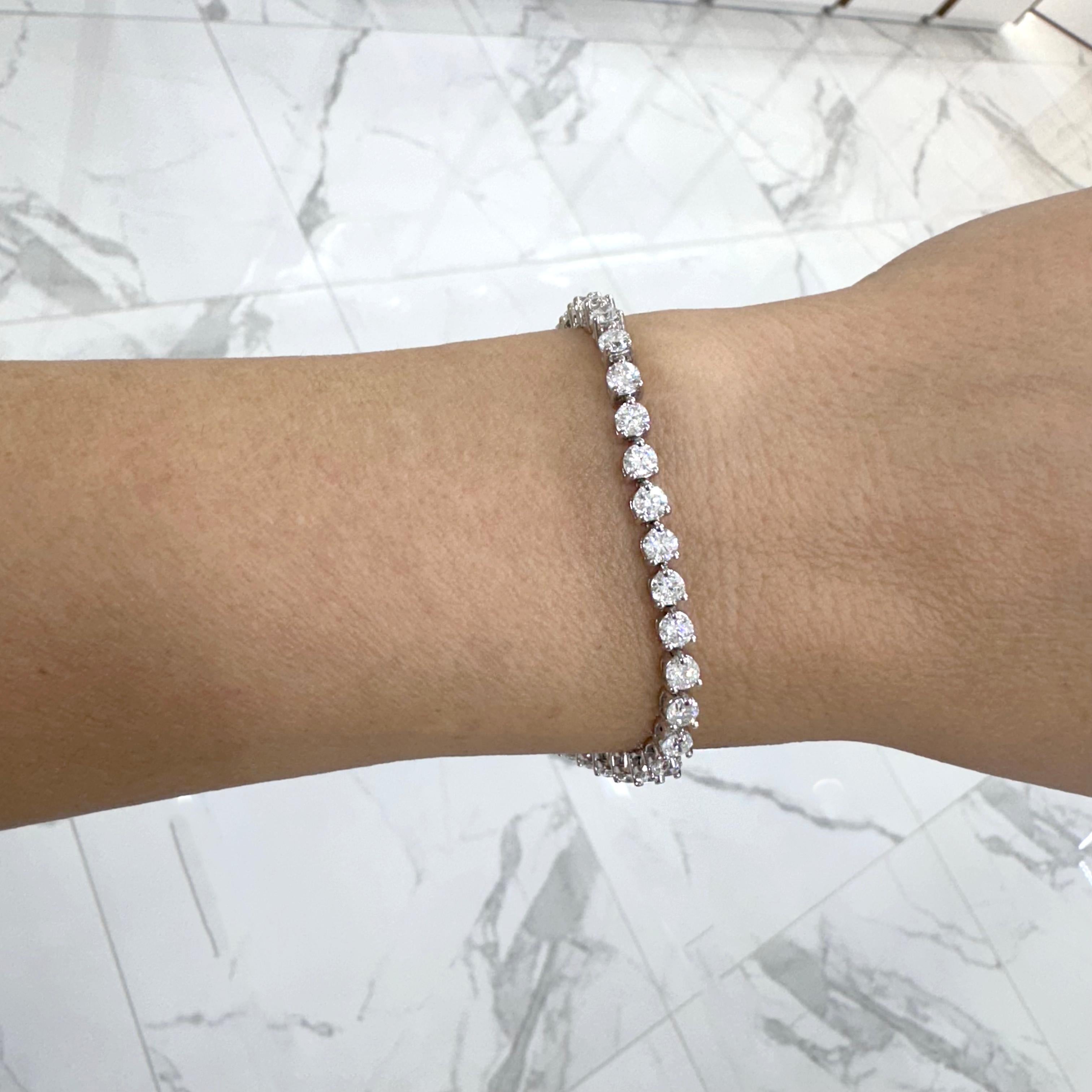 14K White Gold 3-Prong 6.86ct Diamond Tennis Bracelet im Angebot 1