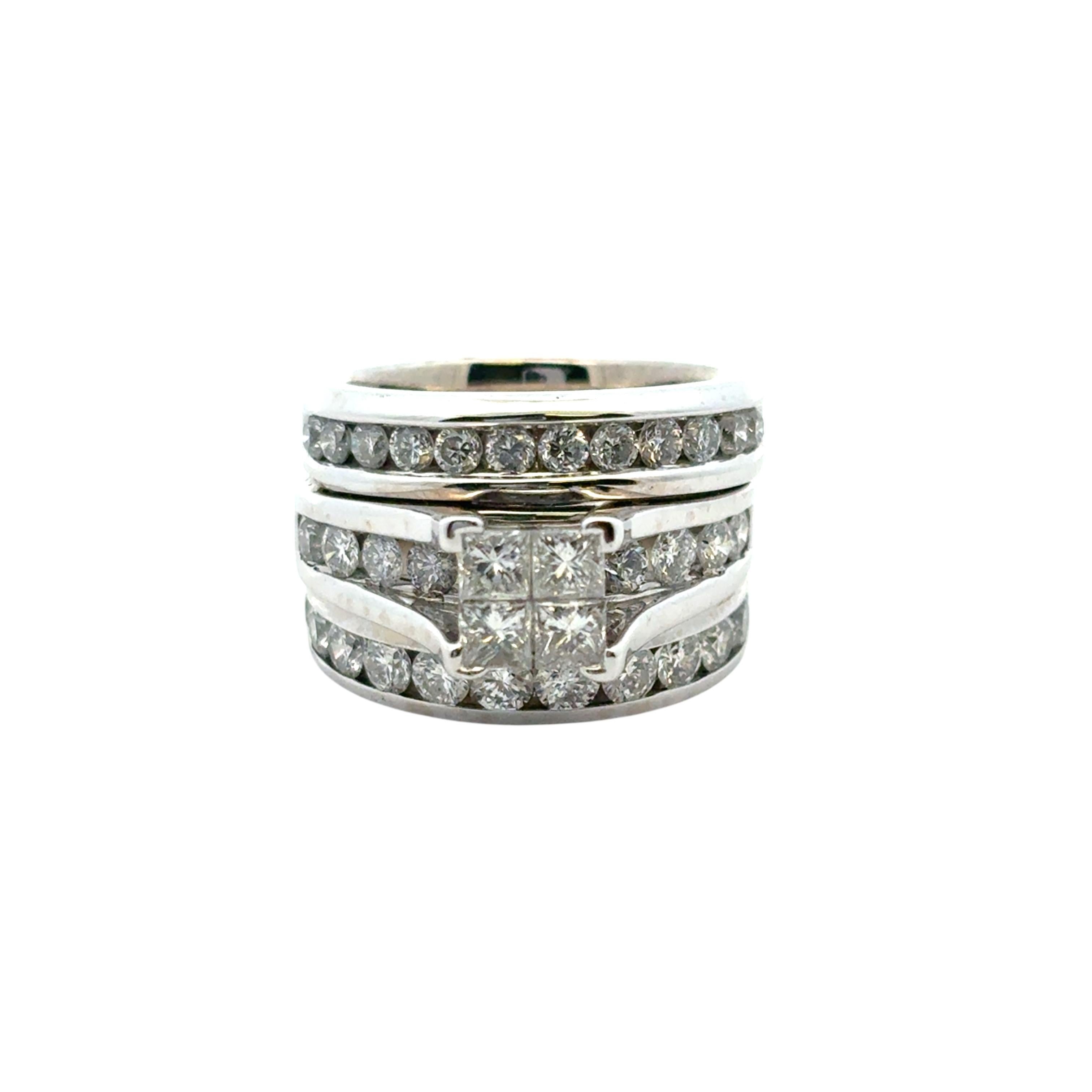 Bague en or blanc 14k à 3 rangs de diamants en vente 13