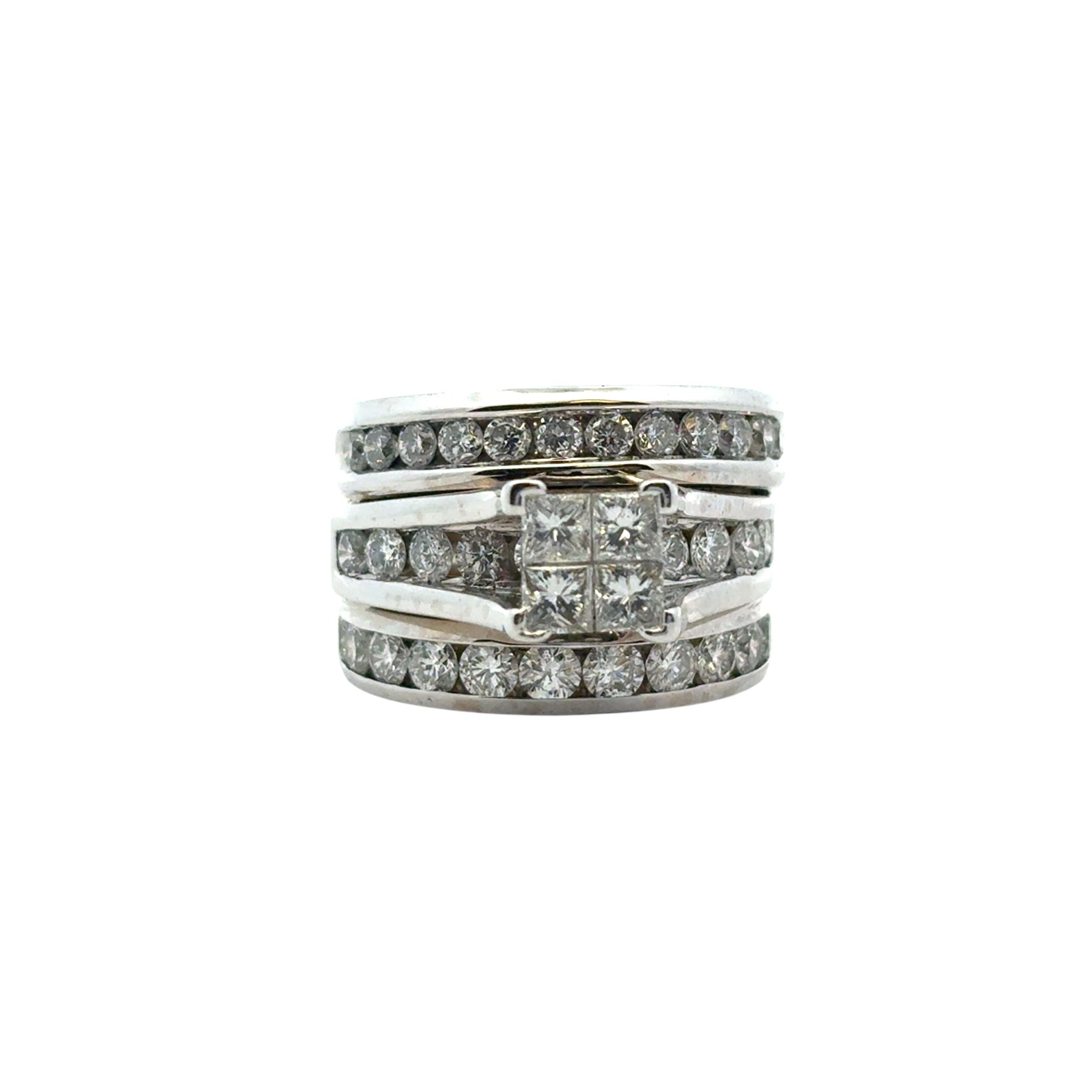 Bague en or blanc 14k à 3 rangs de diamants en vente 2