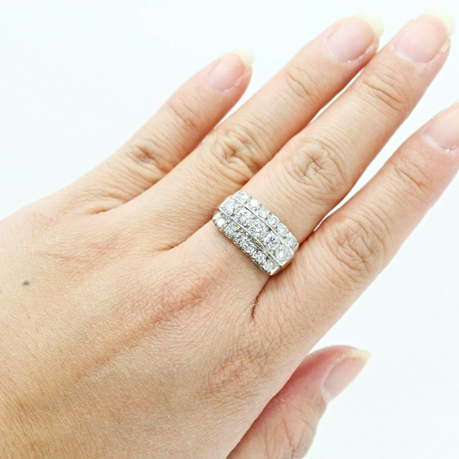 14 Karat Weißgold 3-reihiger Diamant-Hochzeitsring 1,62 Karat im Zustand „Gut“ im Angebot in Los Angeles, CA