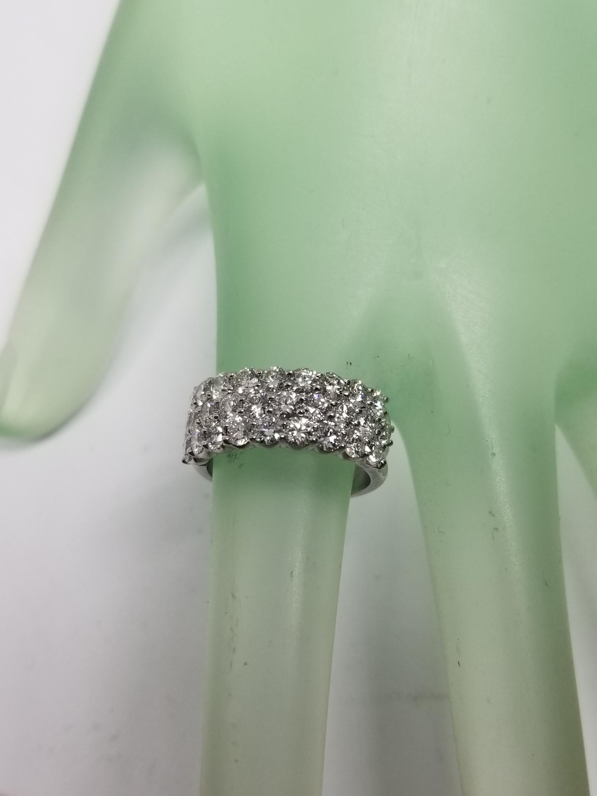 14 Karat White Gold 3-Row Shared Prong Wedding Ring In New Condition In Los Angeles, CA