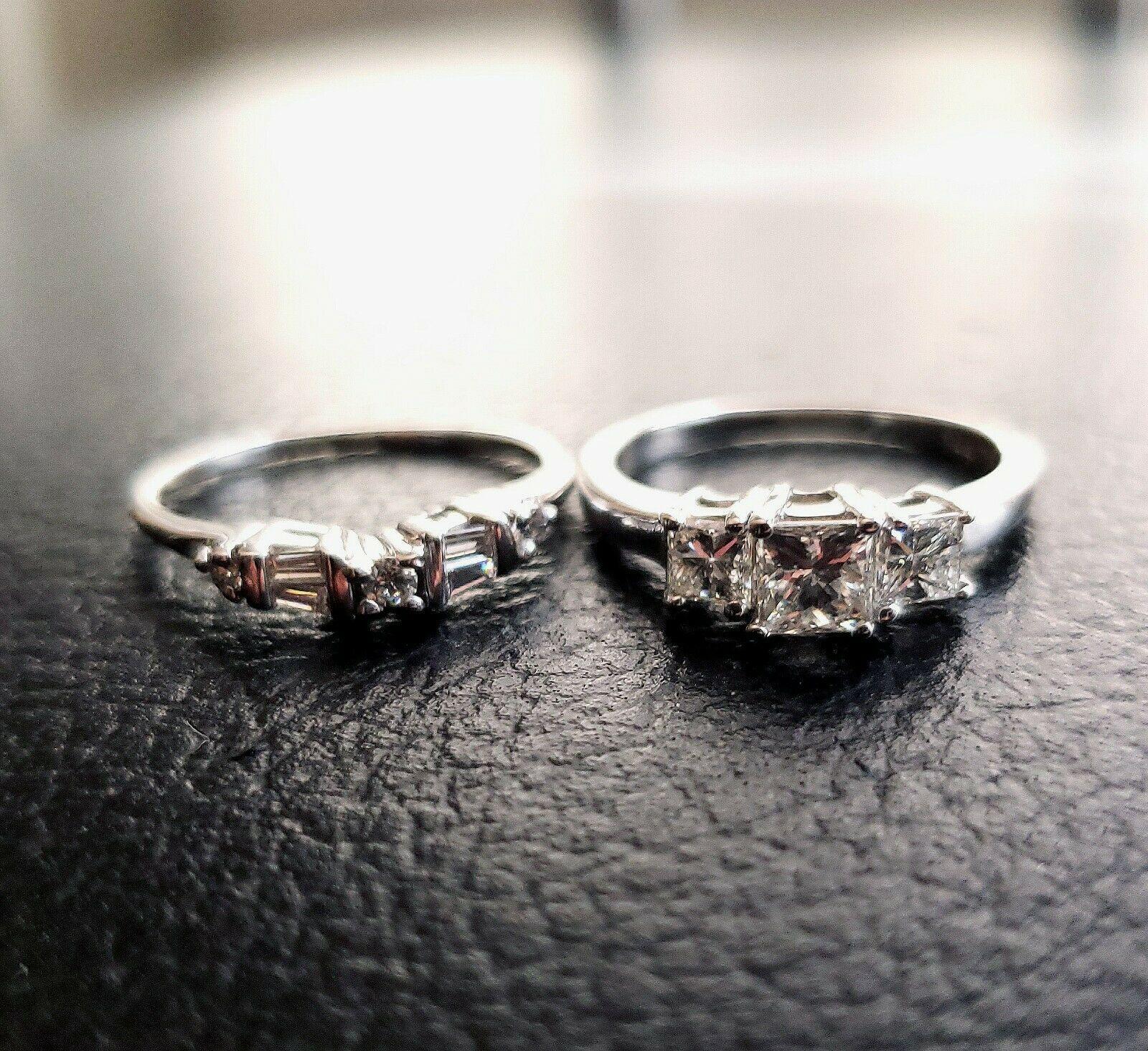 A wedding ring set in 14k white gold with approximately 0.79 carat total weight of princess and baguette diamonds, I in color, VS1 in clarity. 
Specifications:
    main stone:PRINCESS DIAMOND APPROX. 0.32CT
    additional:PRINCESS DIAMONDS APPROX.