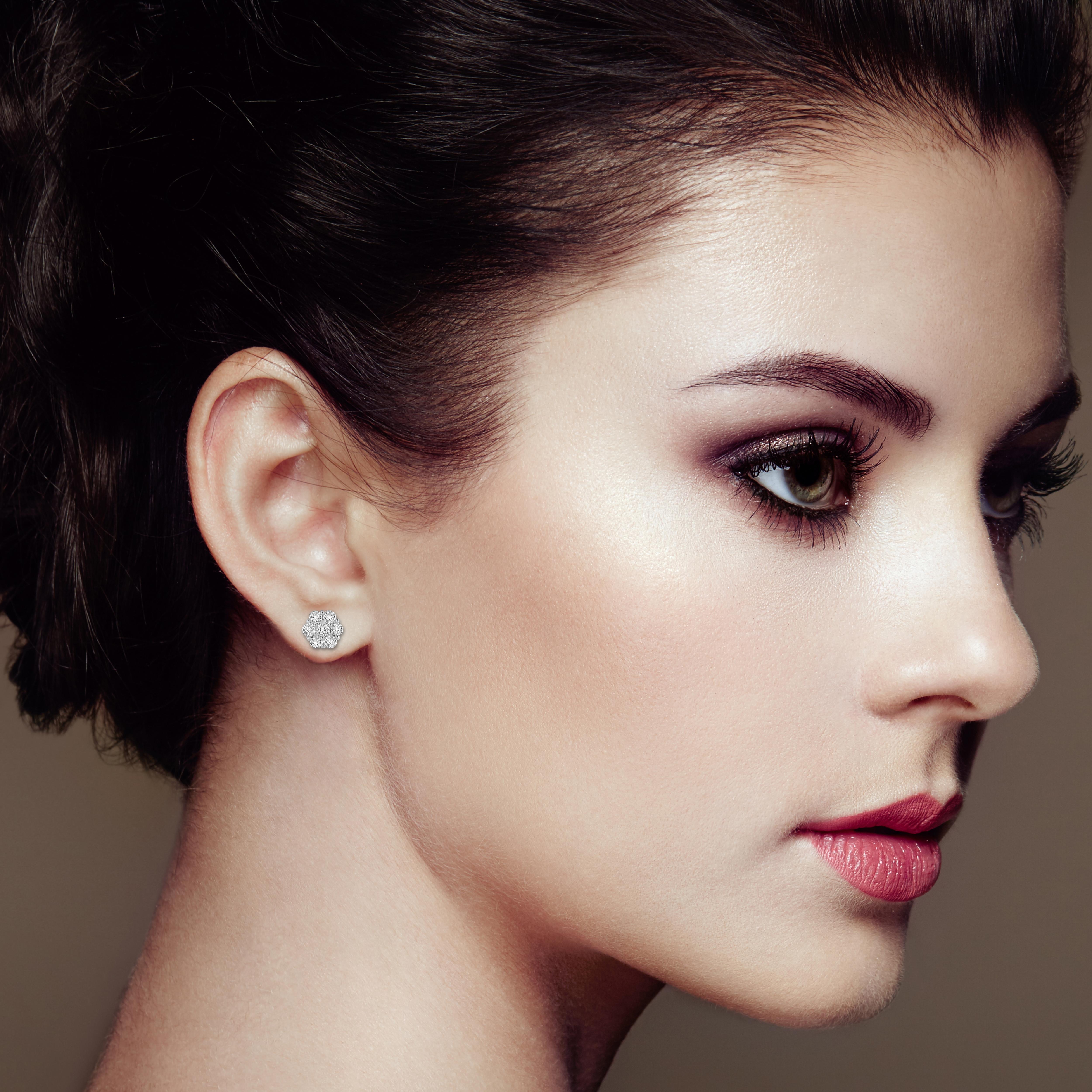 Moderne Clous d'oreilles grappe florale en or blanc 14 carats avec diamants taille ronde de 3,0 carats en vente
