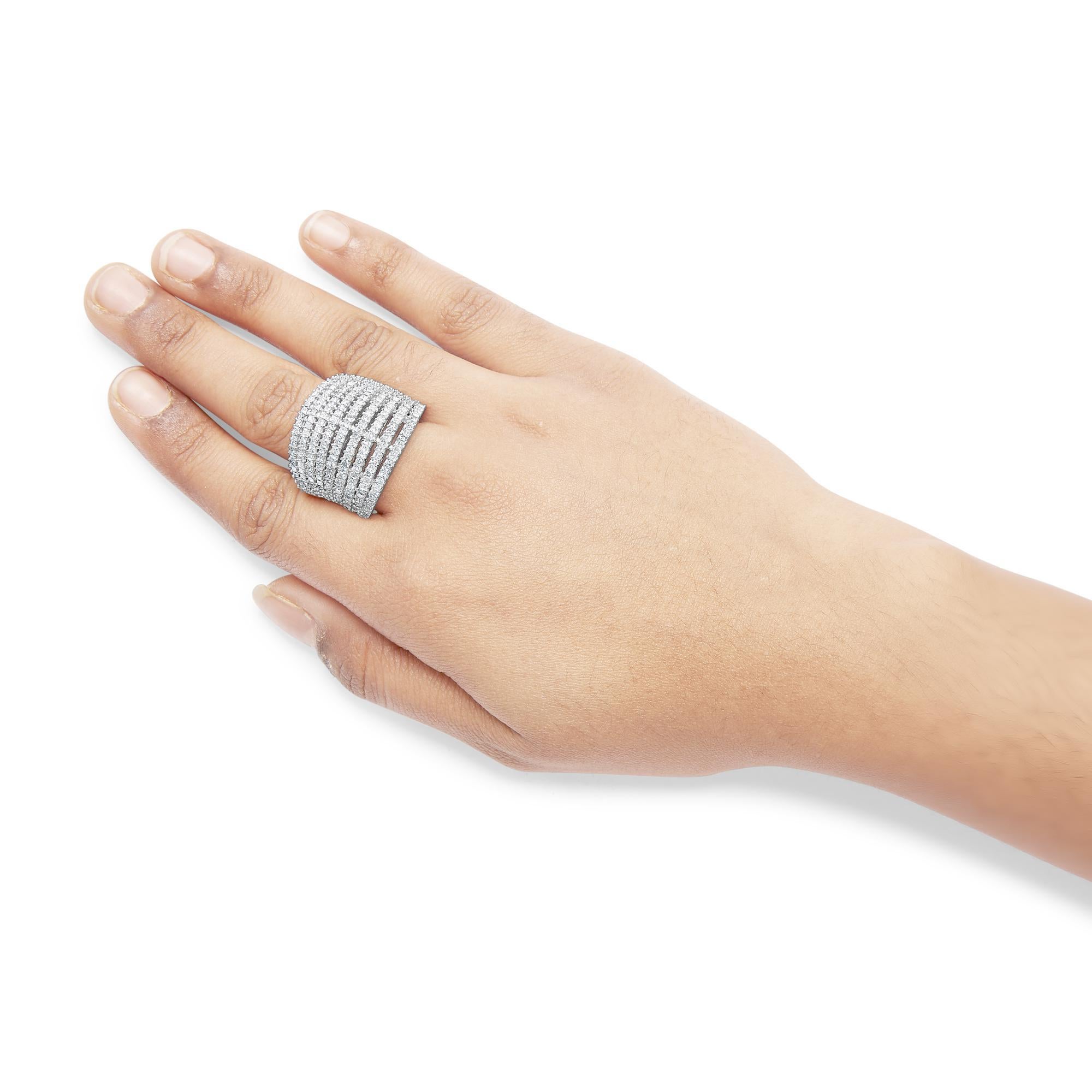 Anello a fascia in oro bianco 14K con diamante naturale taglio principessa da 3,0 cttw a 9 file In condizioni Nuovo in vendita a New York, NY
