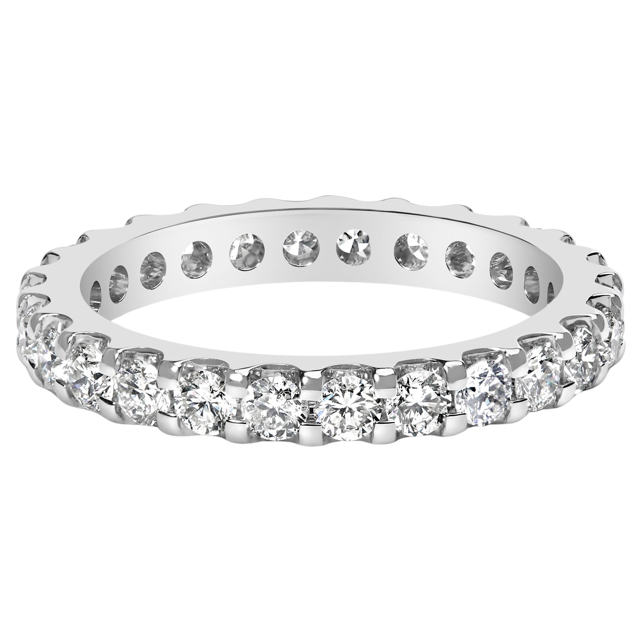 Anello a fascia per l'eternità in oro bianco 14K con diamanti rotondi incastonati da 3,00 ct.