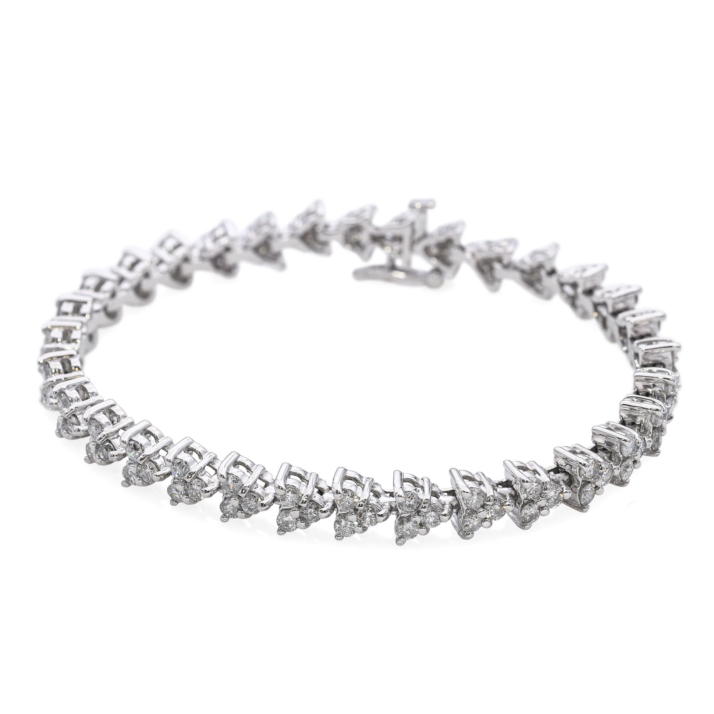 Bracciale a triangolo con diamante in oro bianco 14k da 3,01tcw In condizioni buone in vendita a New York, NY