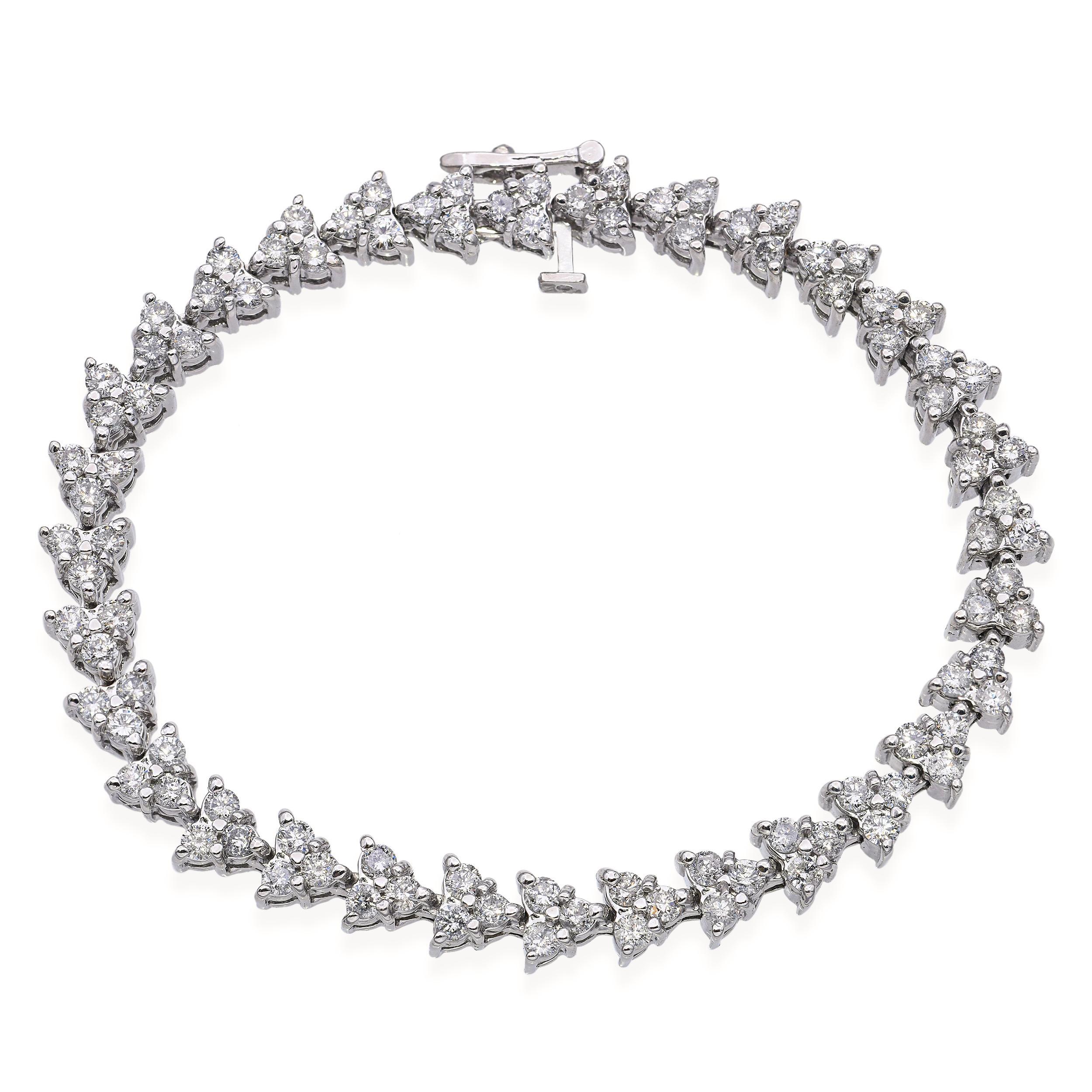 Donna Bracciale a triangolo con diamante in oro bianco 14k da 3,01tcw in vendita