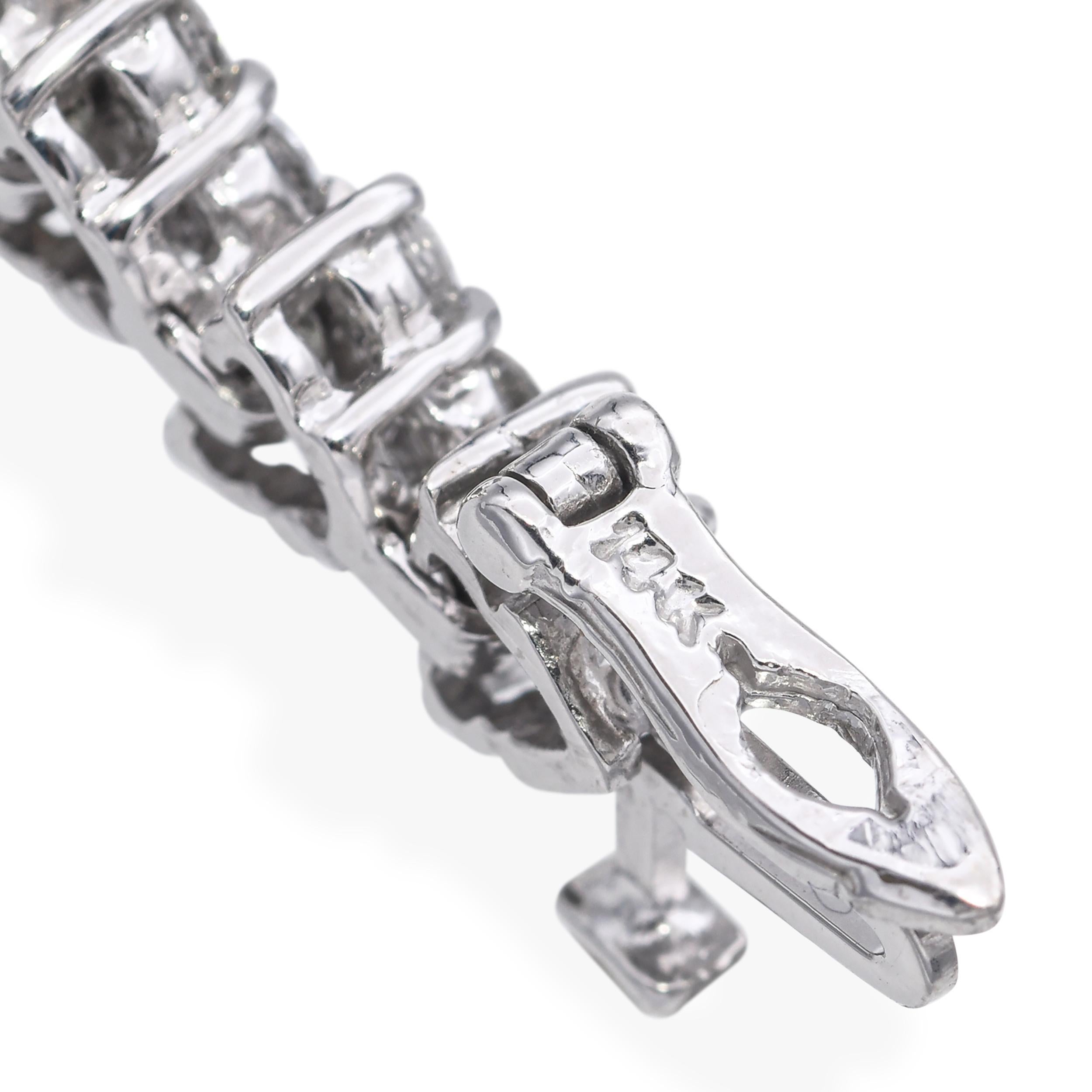 Bracciale a triangolo con diamante in oro bianco 14k da 3,01tcw in vendita 2