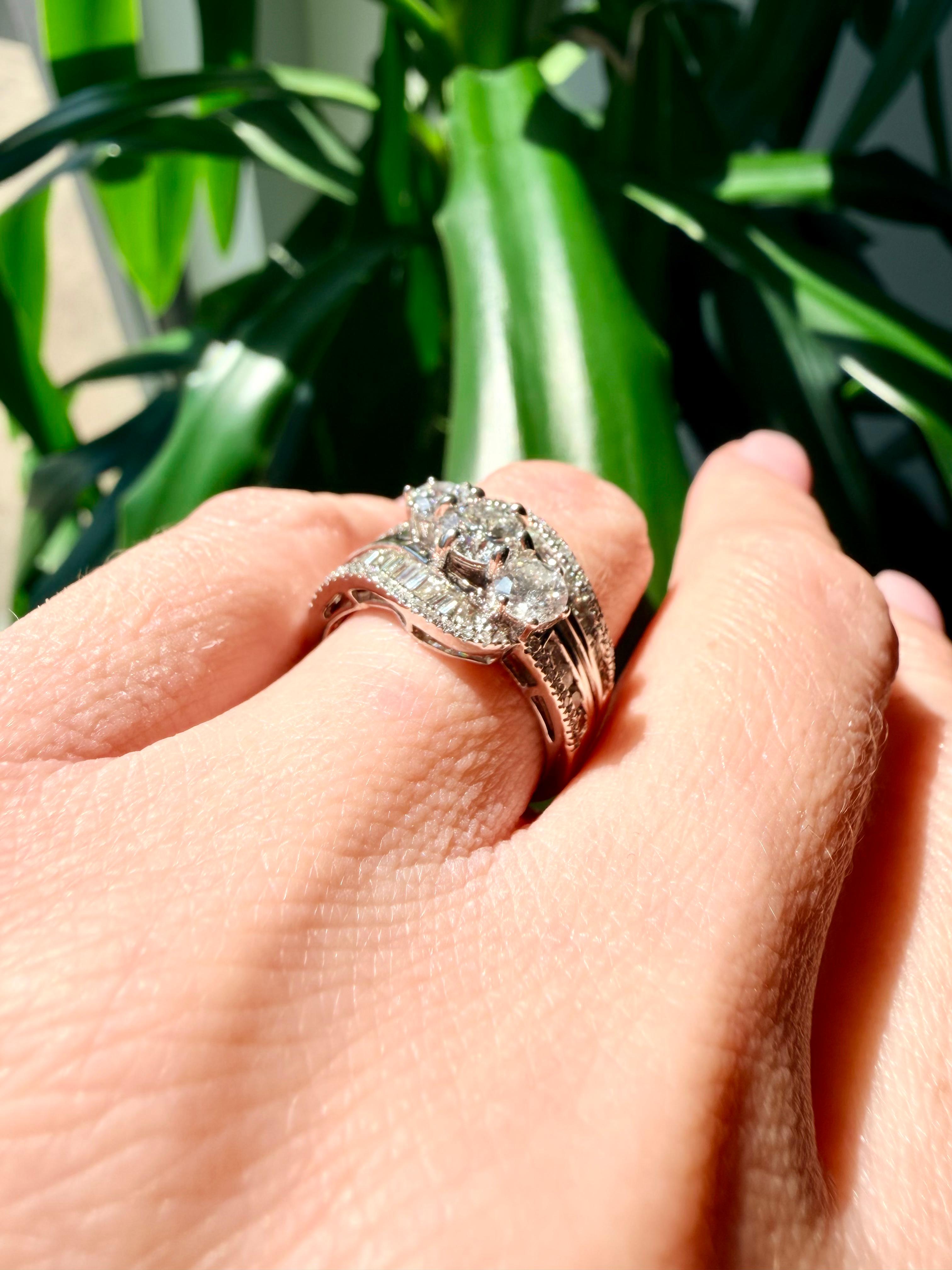 Donna Anello con diamante in oro bianco 14K 3.08CTW in vendita