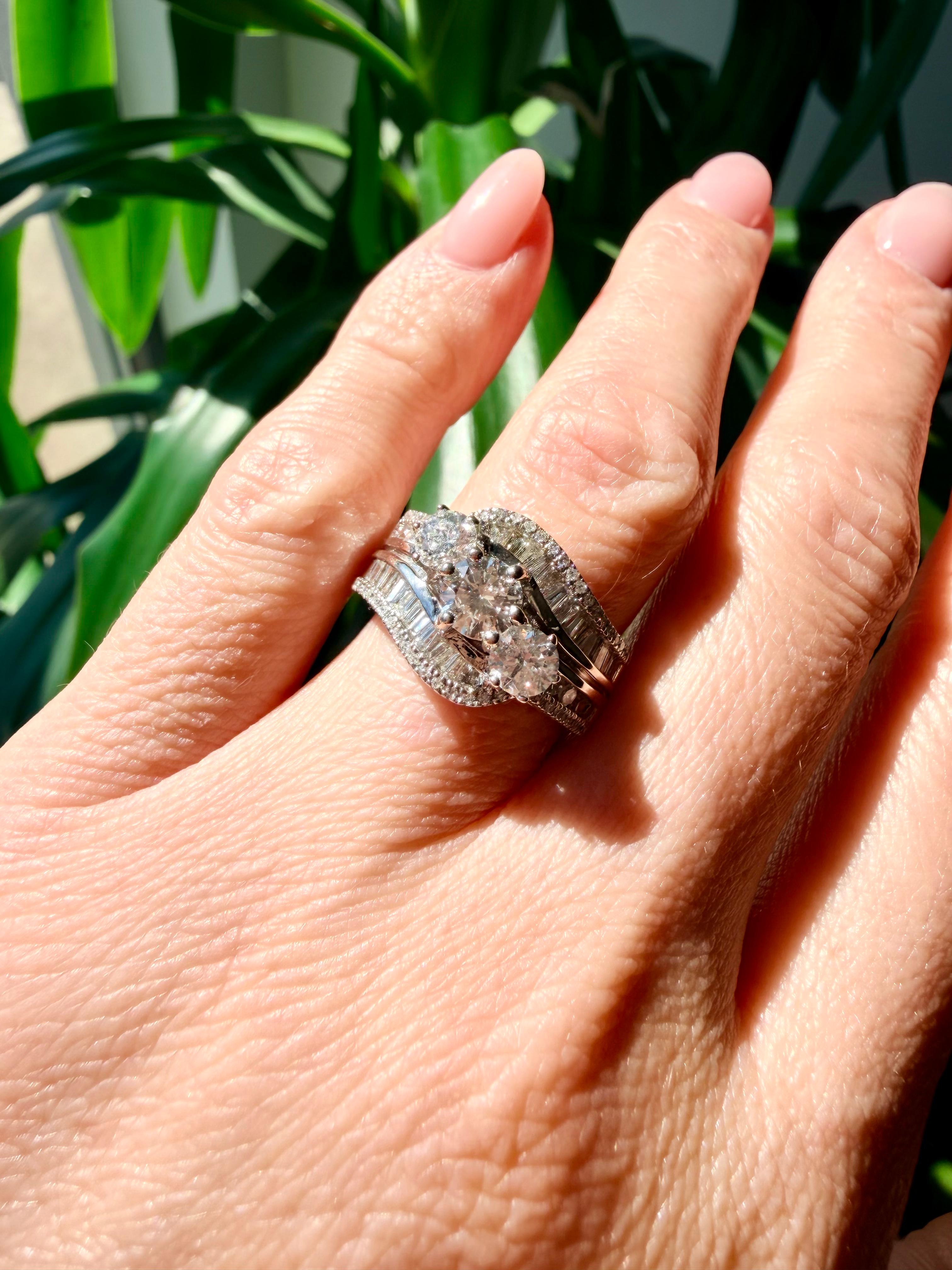 Anello con diamante in oro bianco 14K 3.08CTW in vendita 1