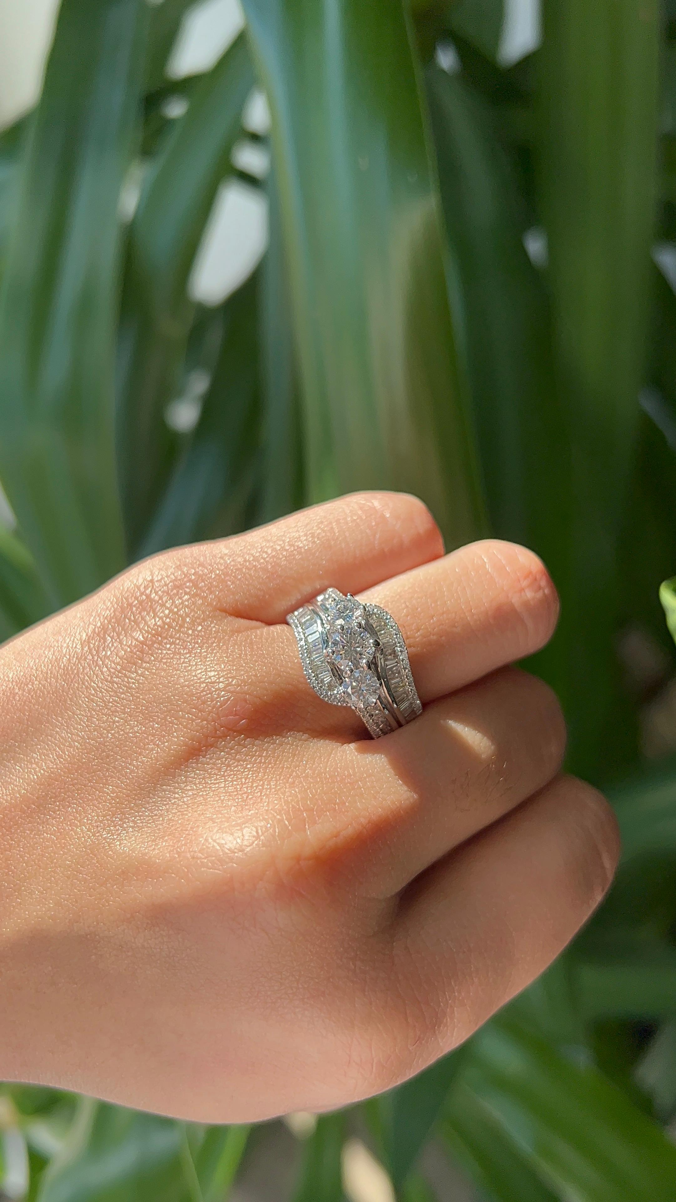 Anello con diamante in oro bianco 14K 3.08CTW in vendita 2