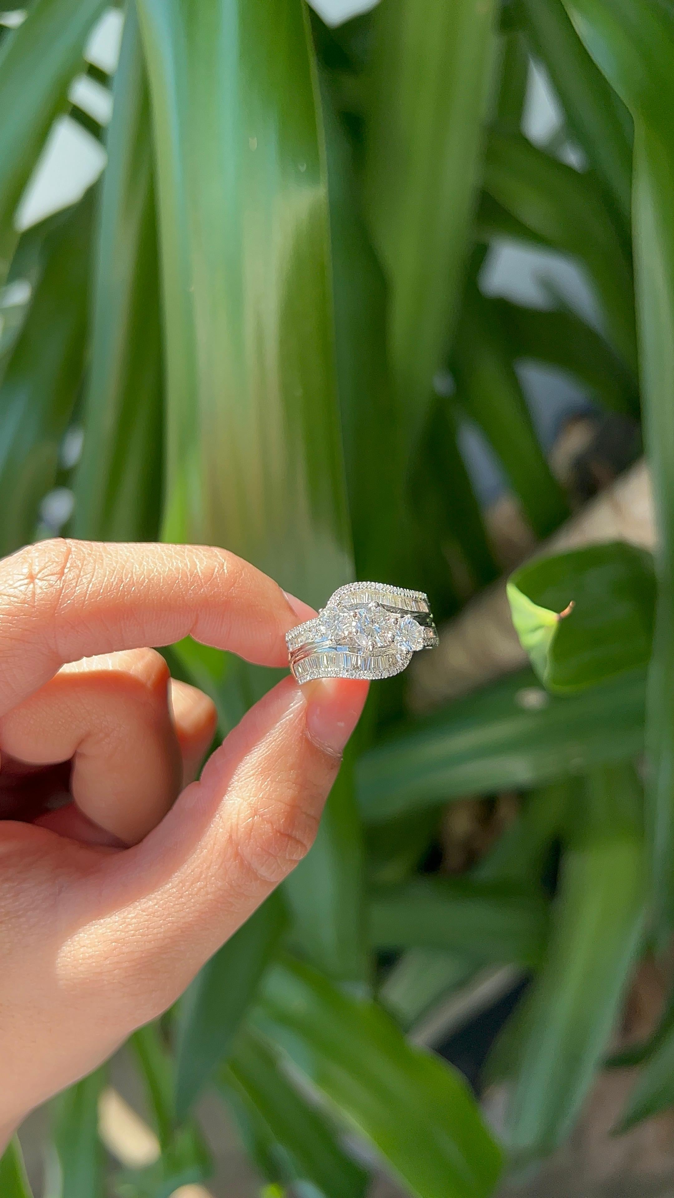 Anello con diamante in oro bianco 14K 3.08CTW in vendita 3