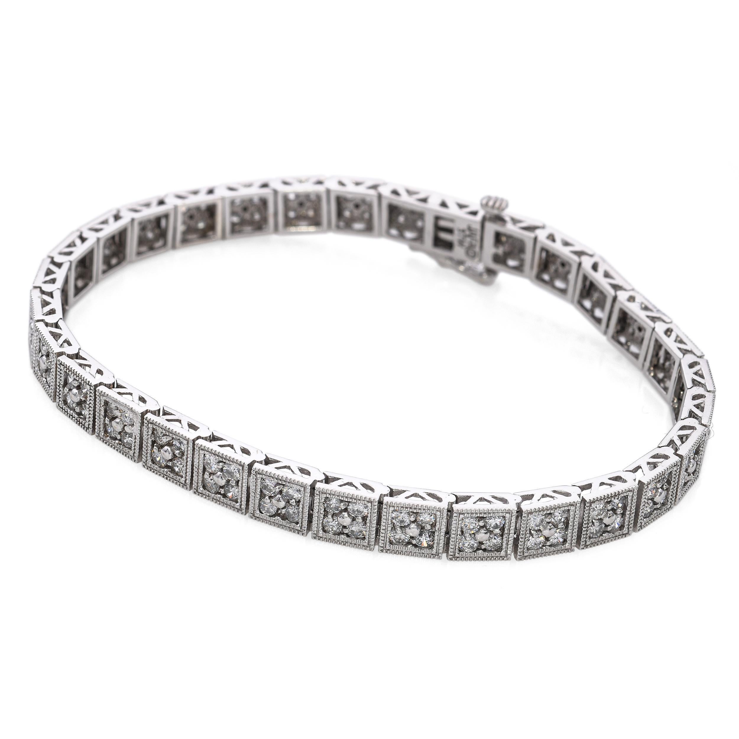 Dieses atemberaubende Vintage-Stück von JAFA ist aus 14 Karat Weißgold gefertigt und mit 3,0 Karat Diamanten besetzt. Die fachmännisch angeordneten Steine sorgen für ein brillantes Funkeln und zeigen die für JAFA typische Handwerkskunst. Die