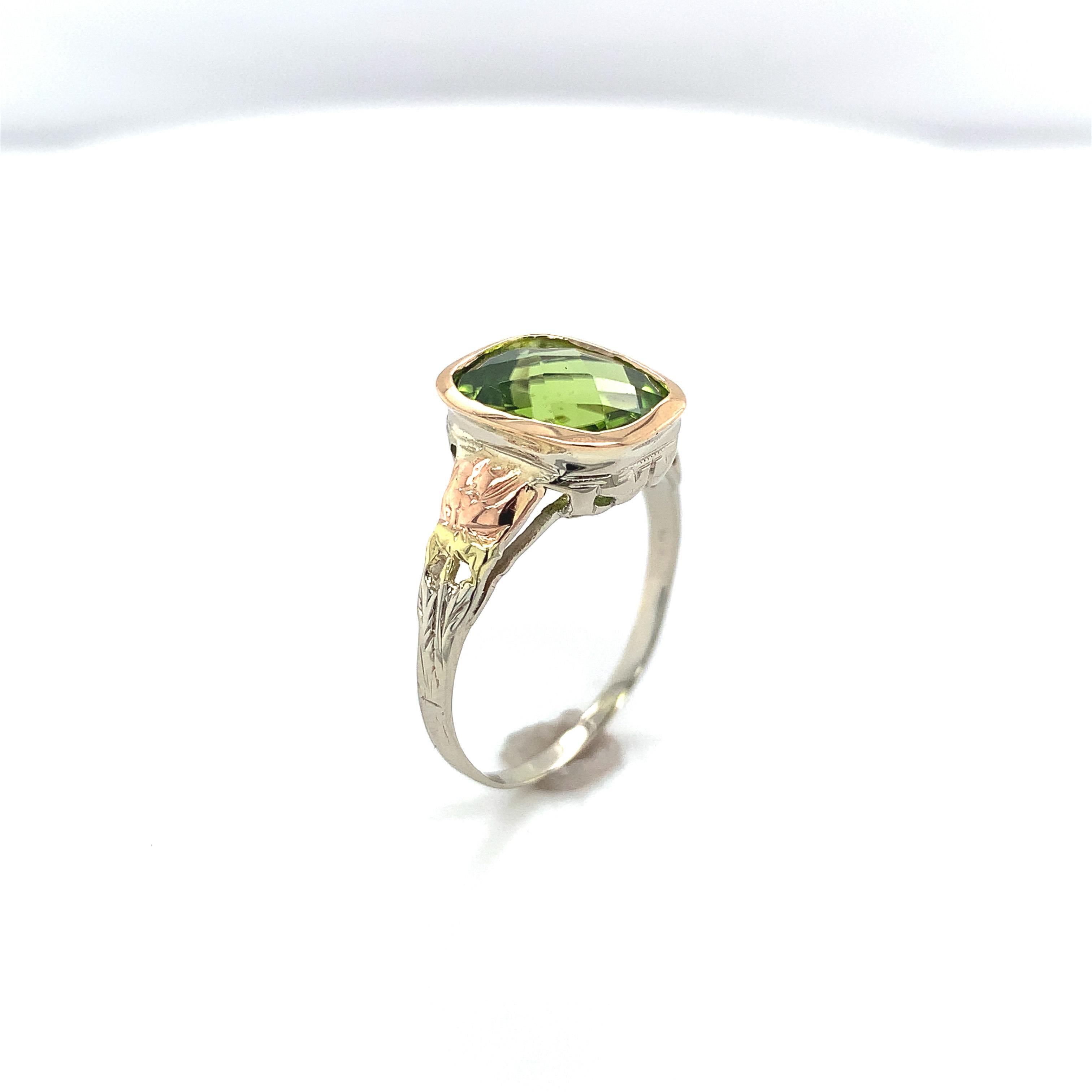 14K Weißgold 3,24 Karat Peridot-Ring mit Kissenschliff im Zustand „Gut“ im Angebot in Big Bend, WI