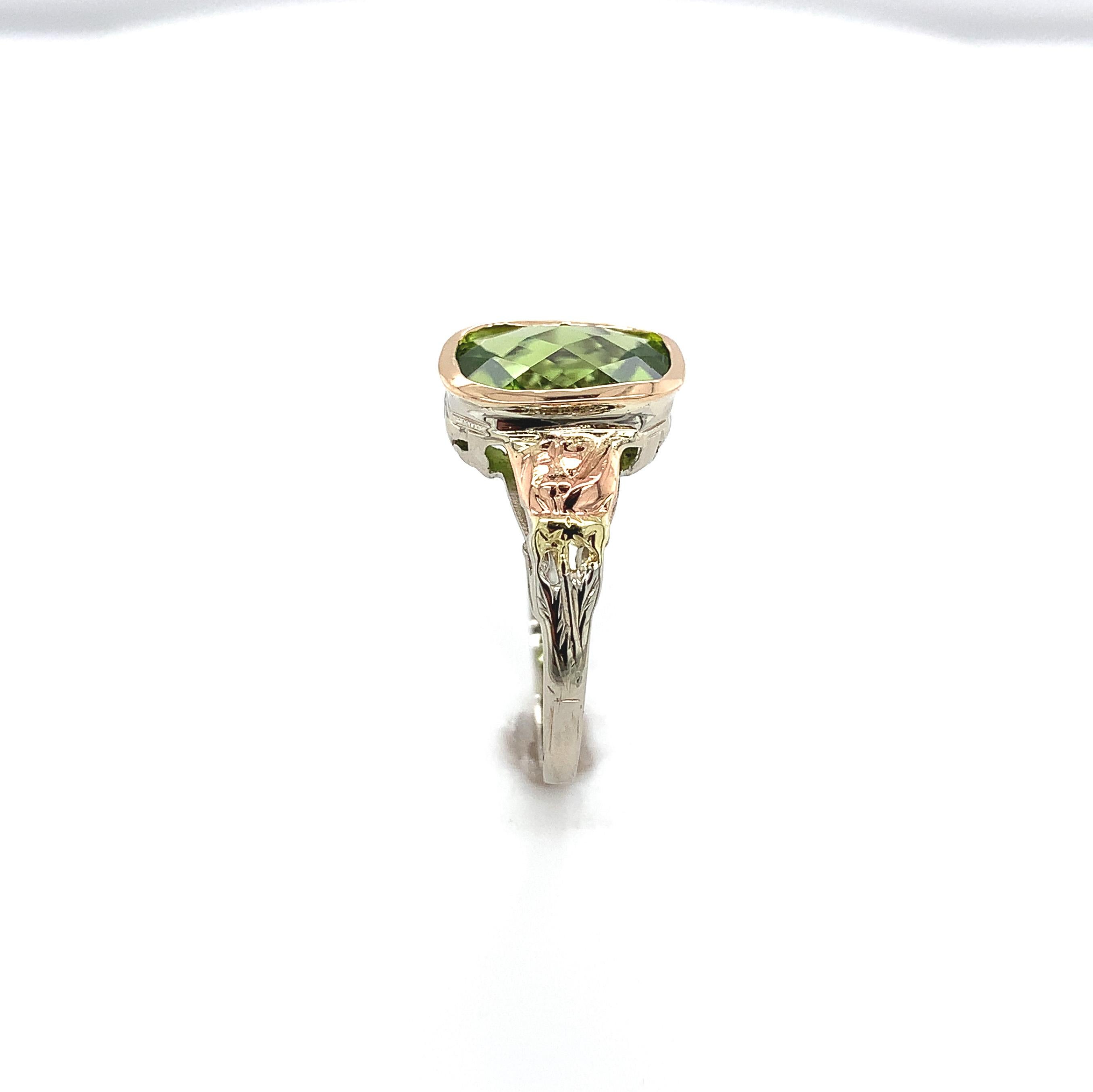 14K White Gold 3.24 carat Cushion cut Peridot Ring In Good Condition For Sale In Big Bend, WI