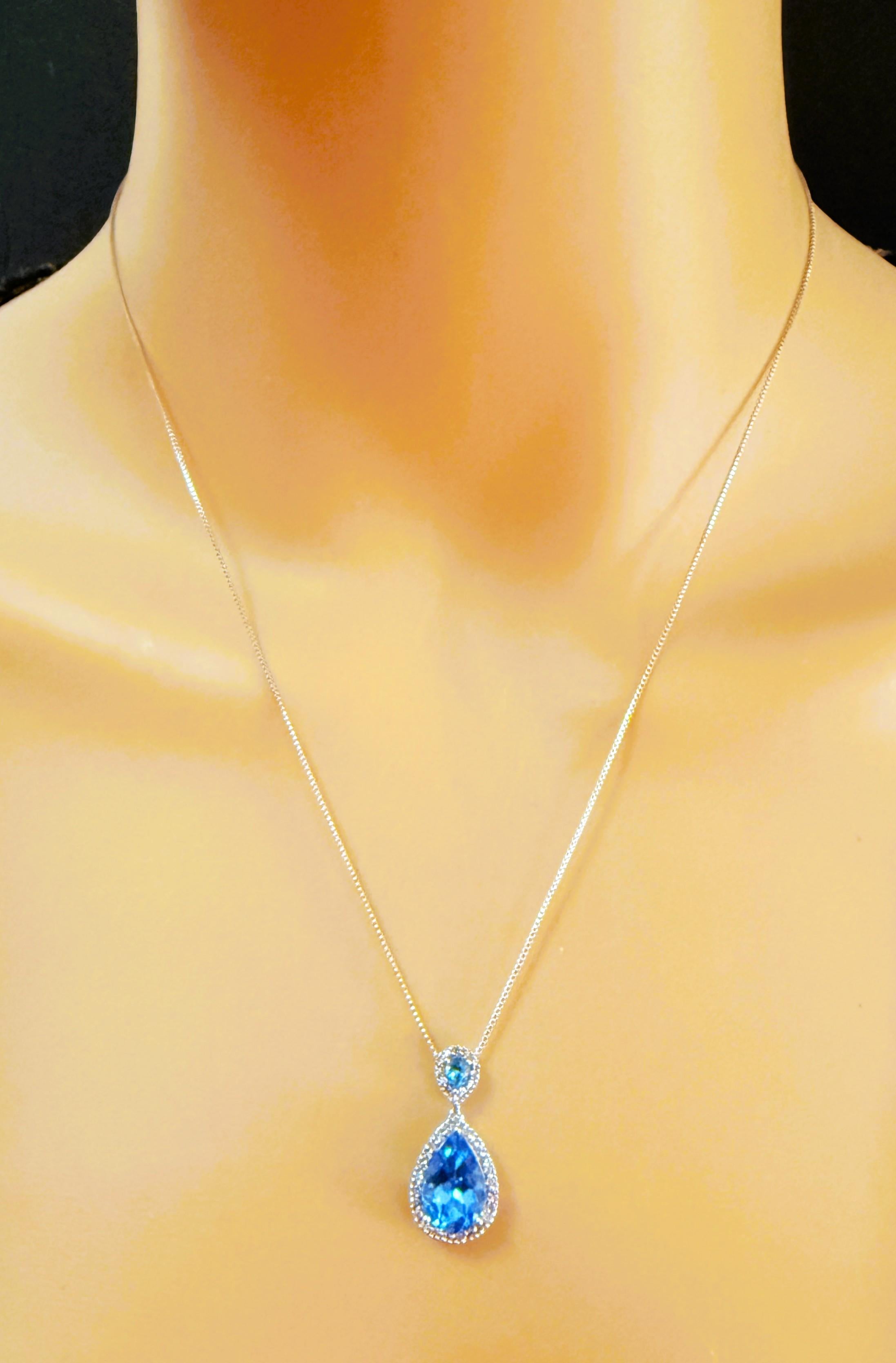 Colgante de oro blanco de 14 quilates de 3,25 quilates de topacio azul corte pera y diamante 18 Corte pera en venta