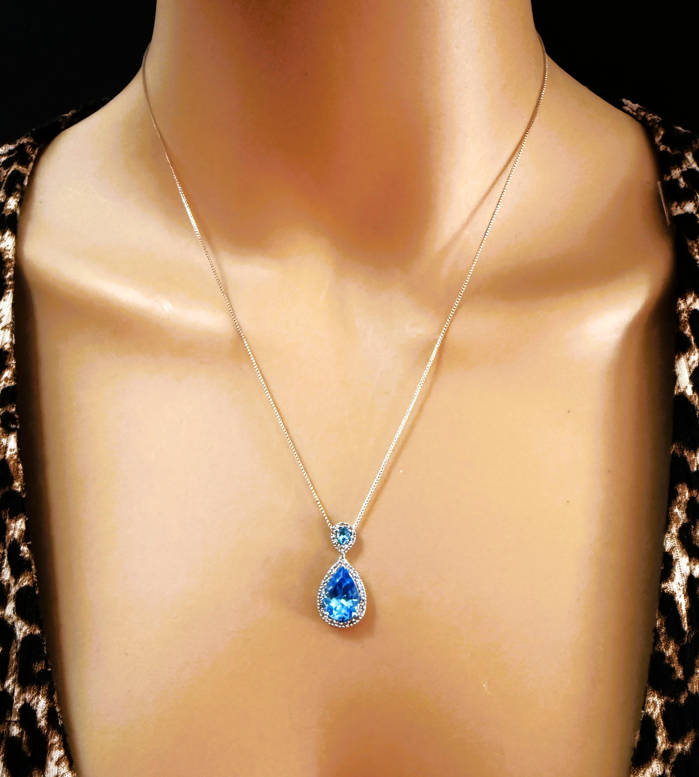 Colgante de oro blanco de 14 quilates de 3,25 quilates de topacio azul corte pera y diamante 18 en Excelente estado para la venta en Eagan, MN