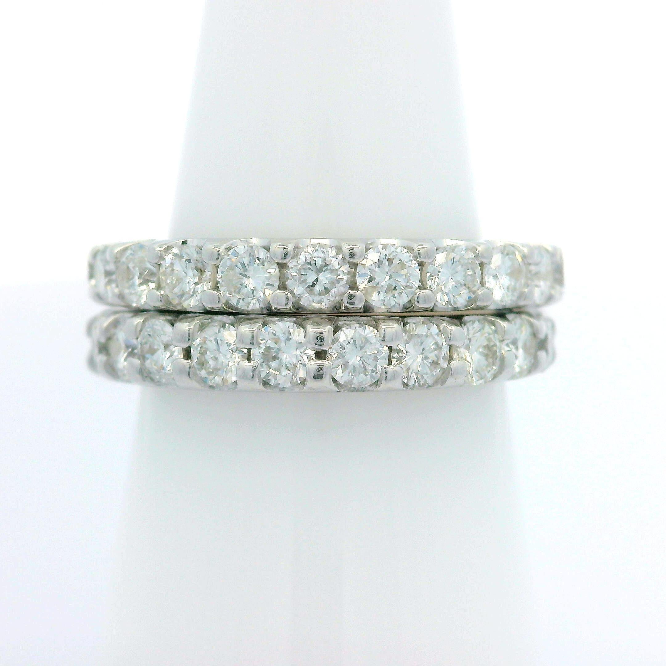14k Weißgold 3,25 Karat Fiery Diamant Ewigkeitsring mit 2 Ringen, Guards, Paar (Rundschliff) im Angebot