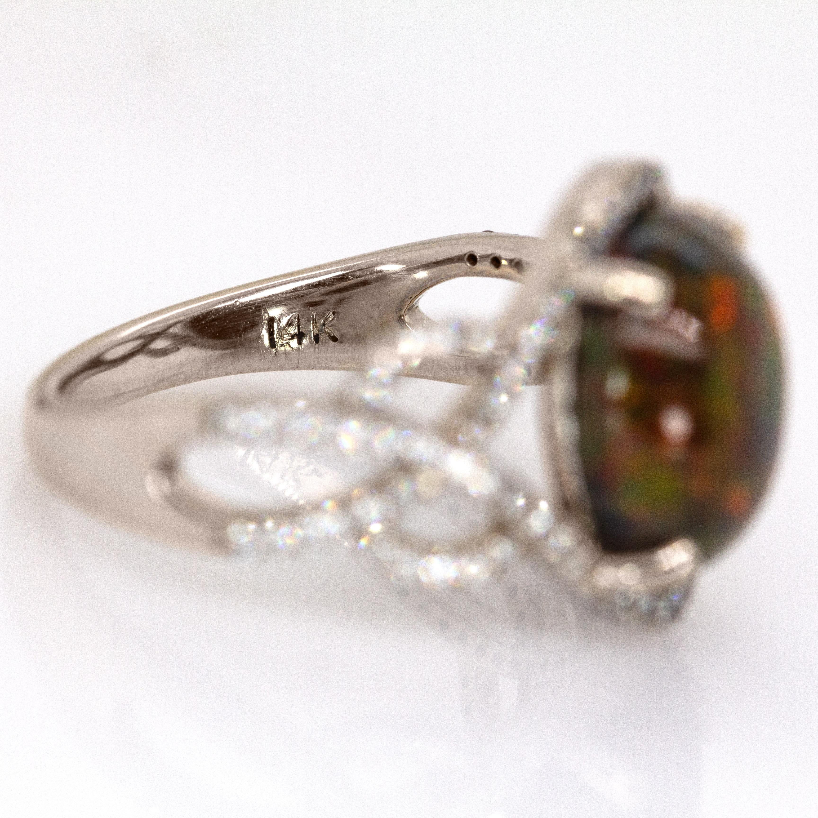 Anello in oro bianco 14K con opale nero da 3,35 carati: diamanti estratti dalla terra, gioielli dichiarativi in vendita 1