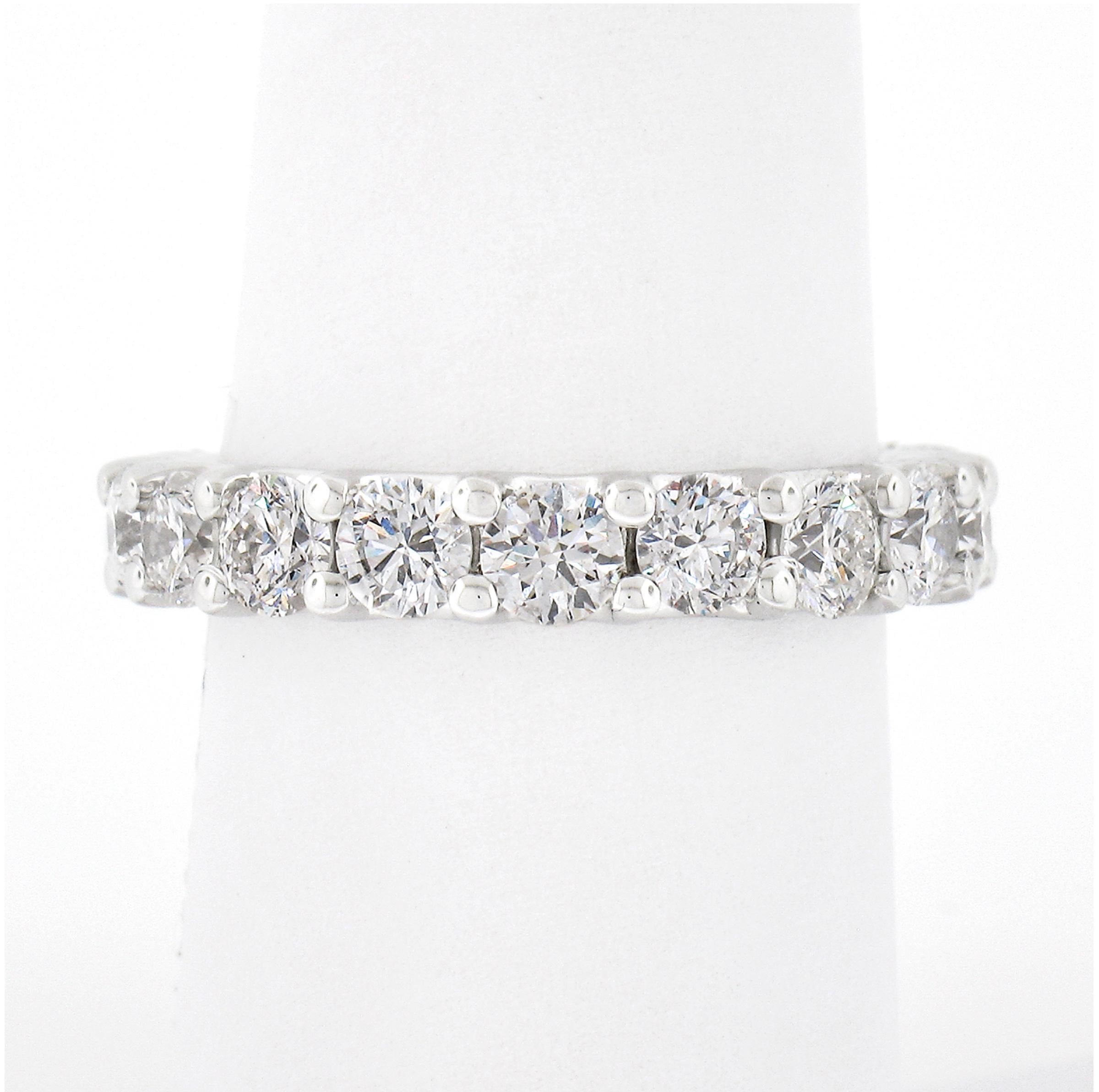 14k Weißgold 3,41ctw Shared Prong Set Runder Diamant Eternity Ehering im Zustand „Hervorragend“ im Angebot in Montclair, NJ