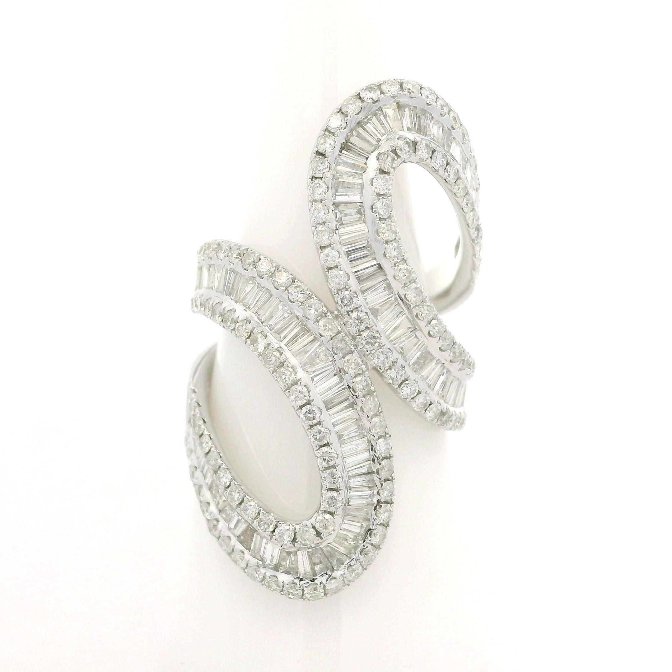 14k White Gold 3.50ctw Fiery Diamond Large Long Open Work Statement Wrap Ring In Excellent Condition For Sale In Montclair, NJ