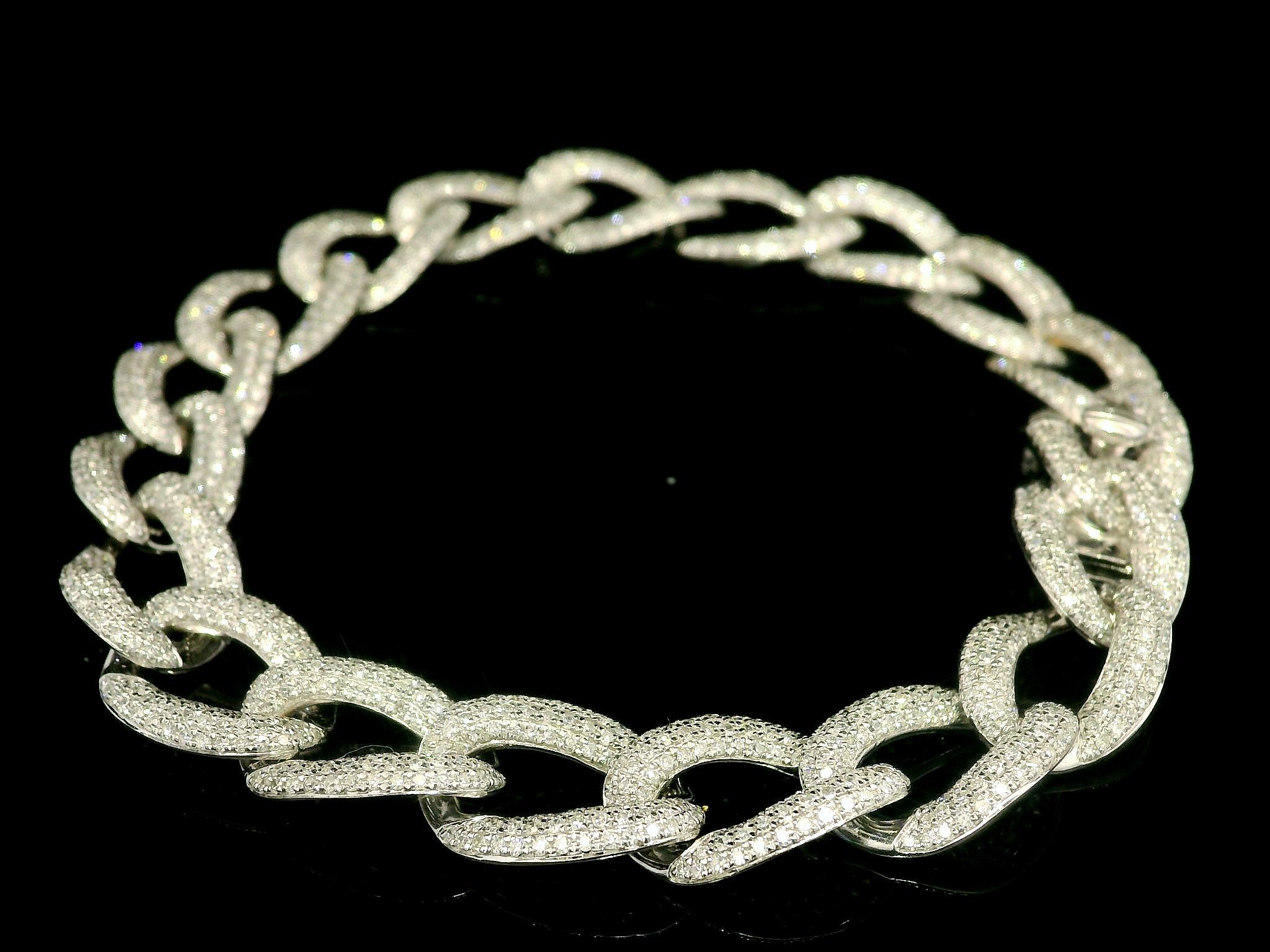 Bracelet à maillons cubains en or blanc 14 carats avec diamants micro-pavés de 3,50 carats à profil bas Excellent état - En vente à Montclair, NJ