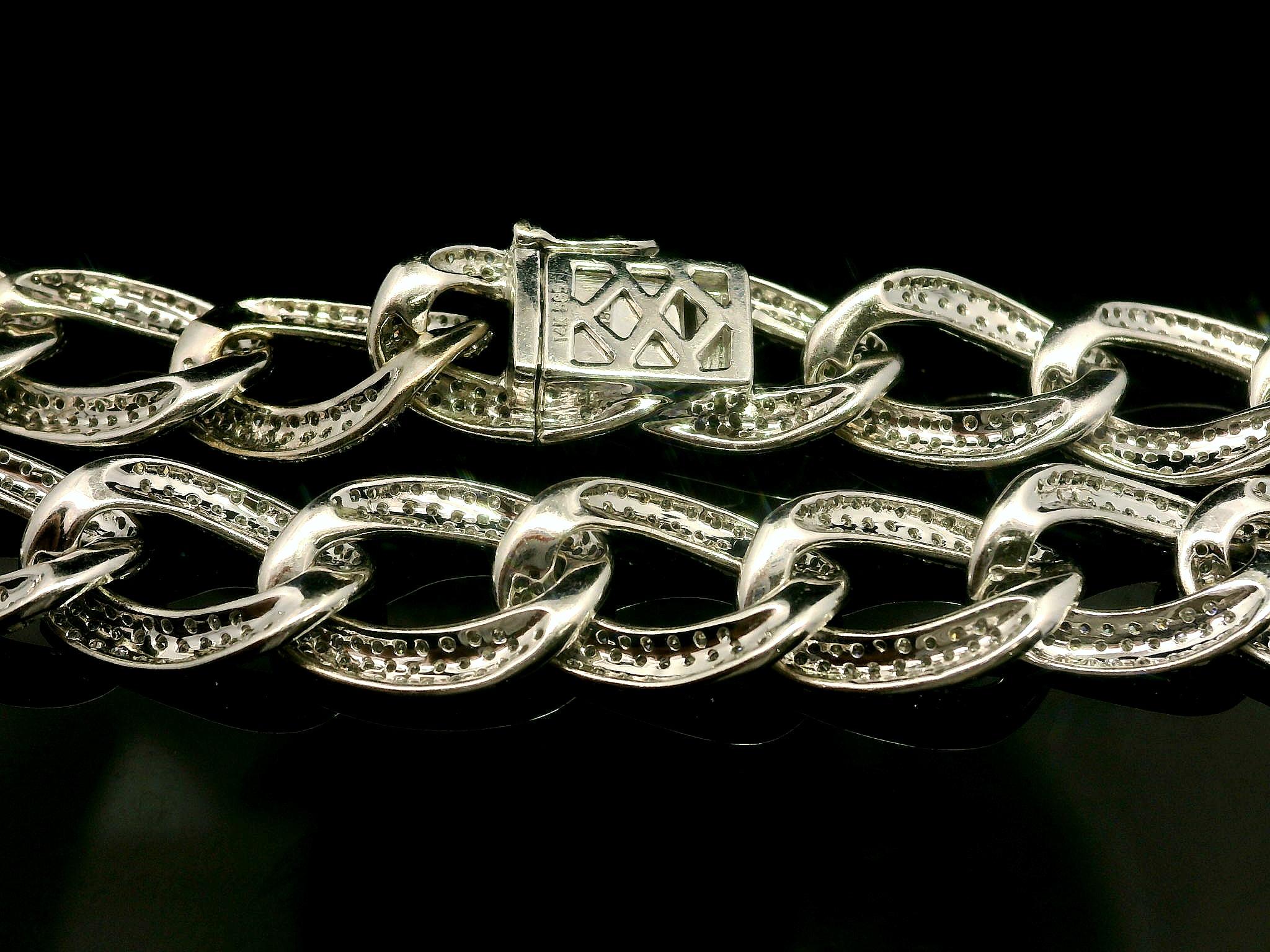 Bracelet à maillons cubains en or blanc 14 carats avec diamants micro-pavés de 3,50 carats à profil bas en vente 1