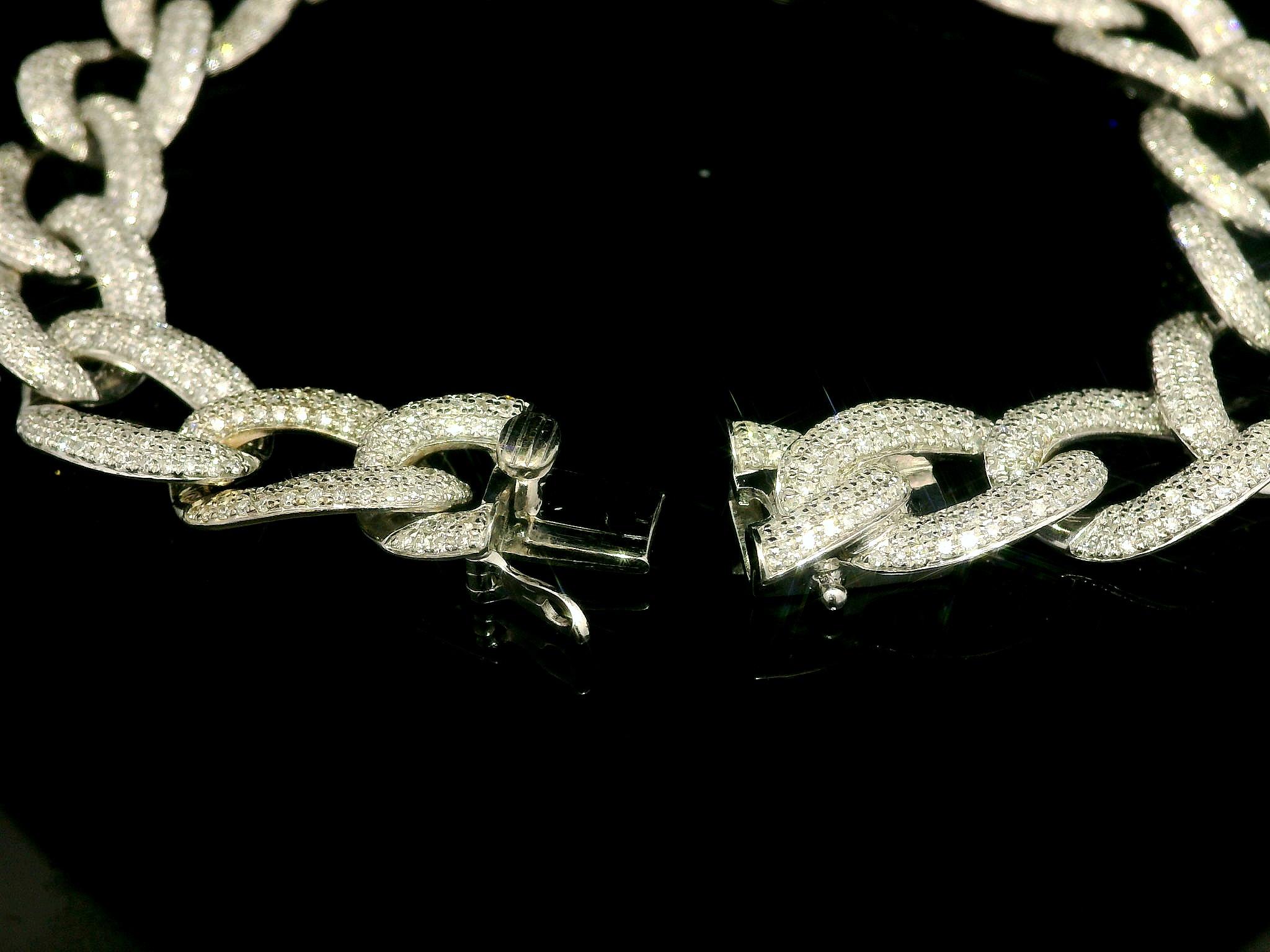 Bracelet à maillons cubains en or blanc 14 carats avec diamants micro-pavés de 3,50 carats à profil bas en vente 2